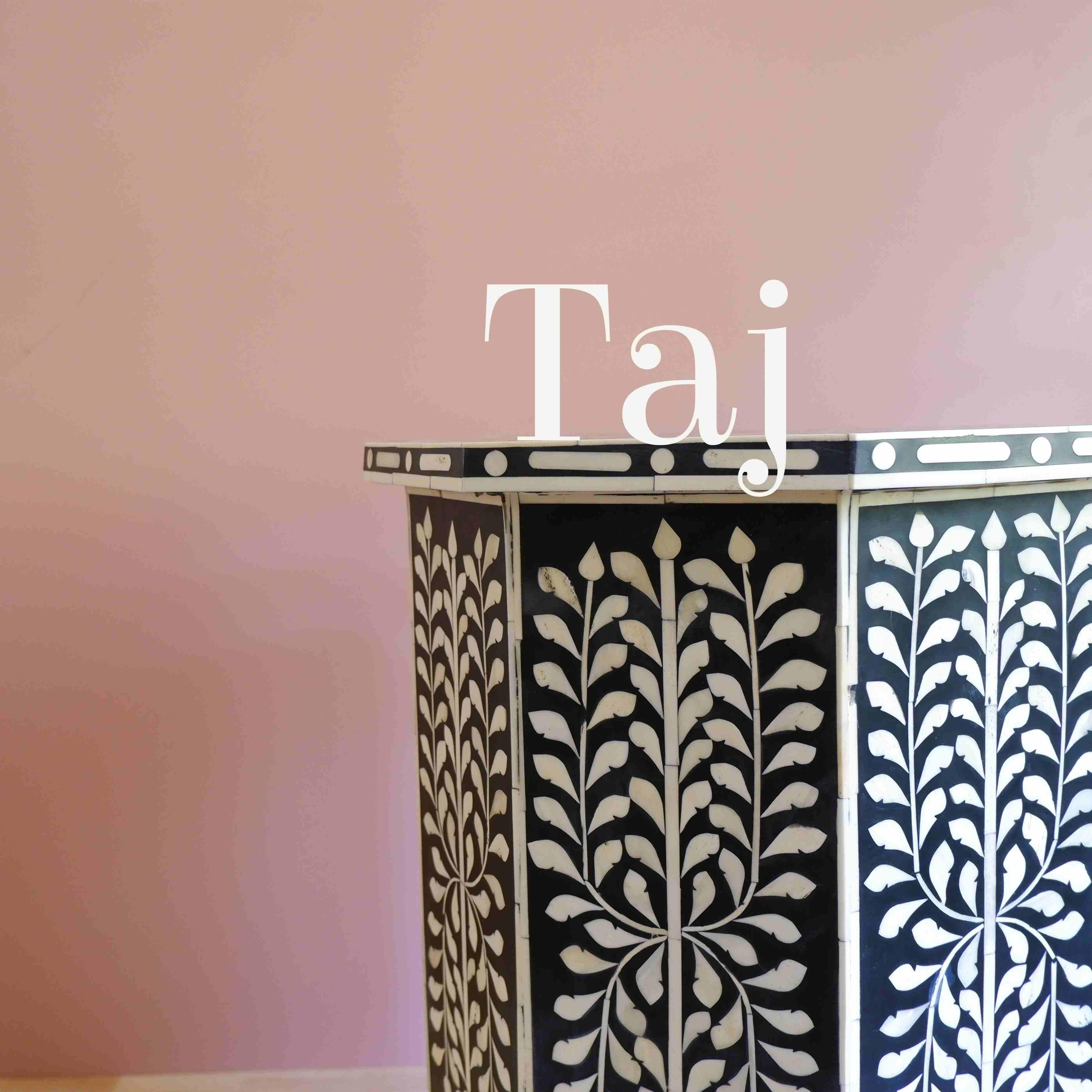 Taj inspirierter handgefertigter Beistelltisch Schwarz (Indisch) im Angebot