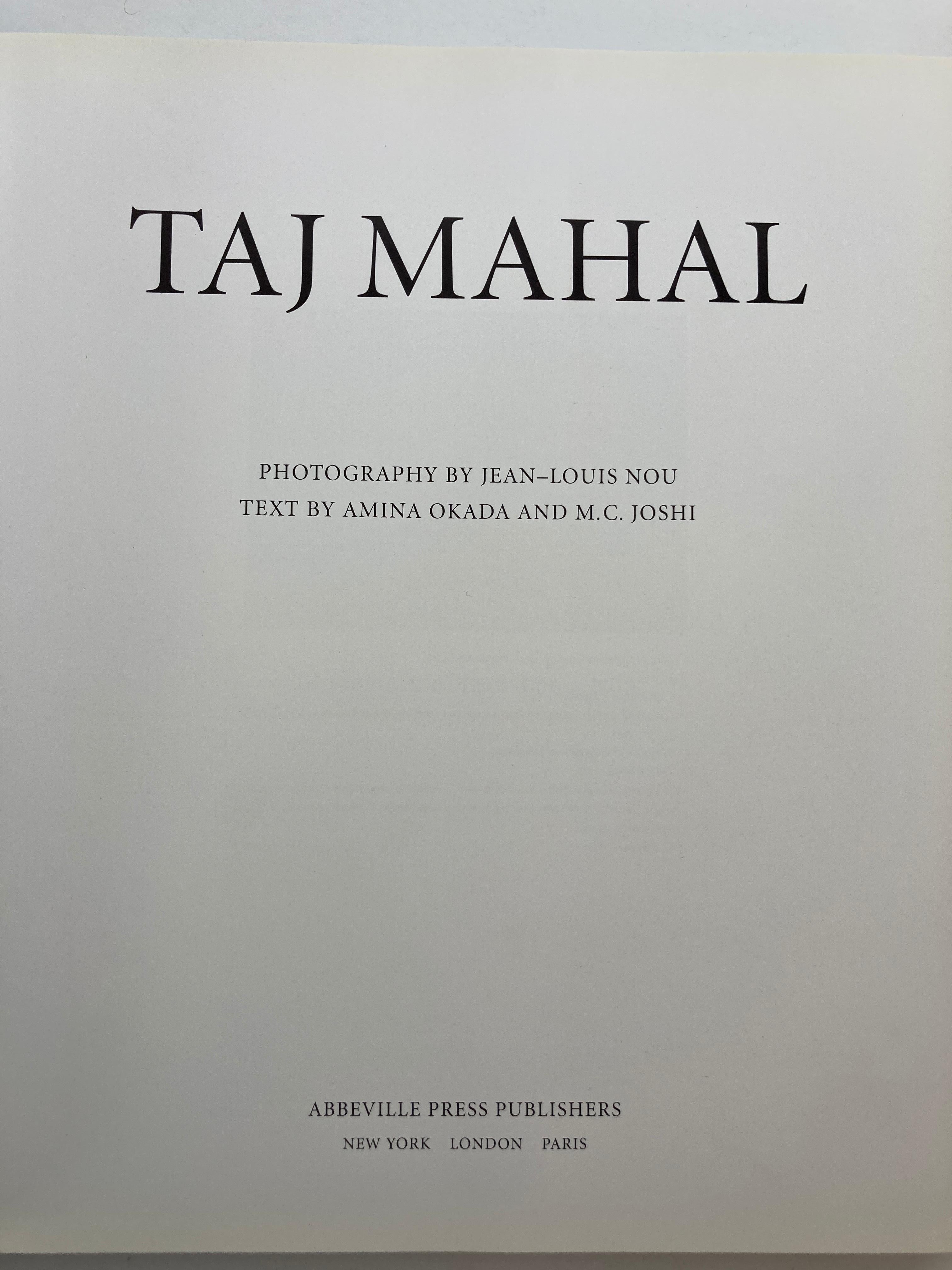Late 20th Century Taj Mahal Hardcover Coffee Table Book