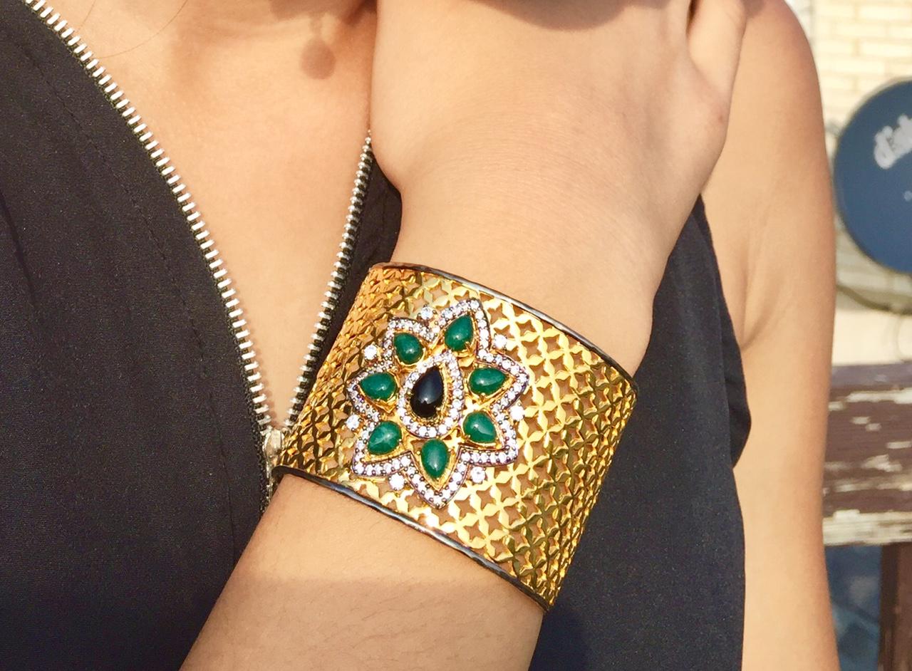 Taille mixte Manchette en treillis Meghna ornée de bijoux Taj Mahal en vente
