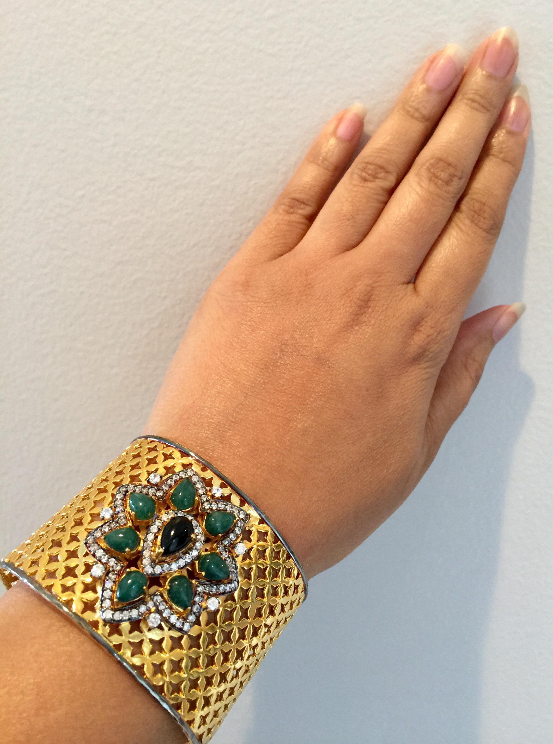 Manchette en treillis Meghna ornée de bijoux Taj Mahal Neuf - En vente à Hoffman Estates, IL