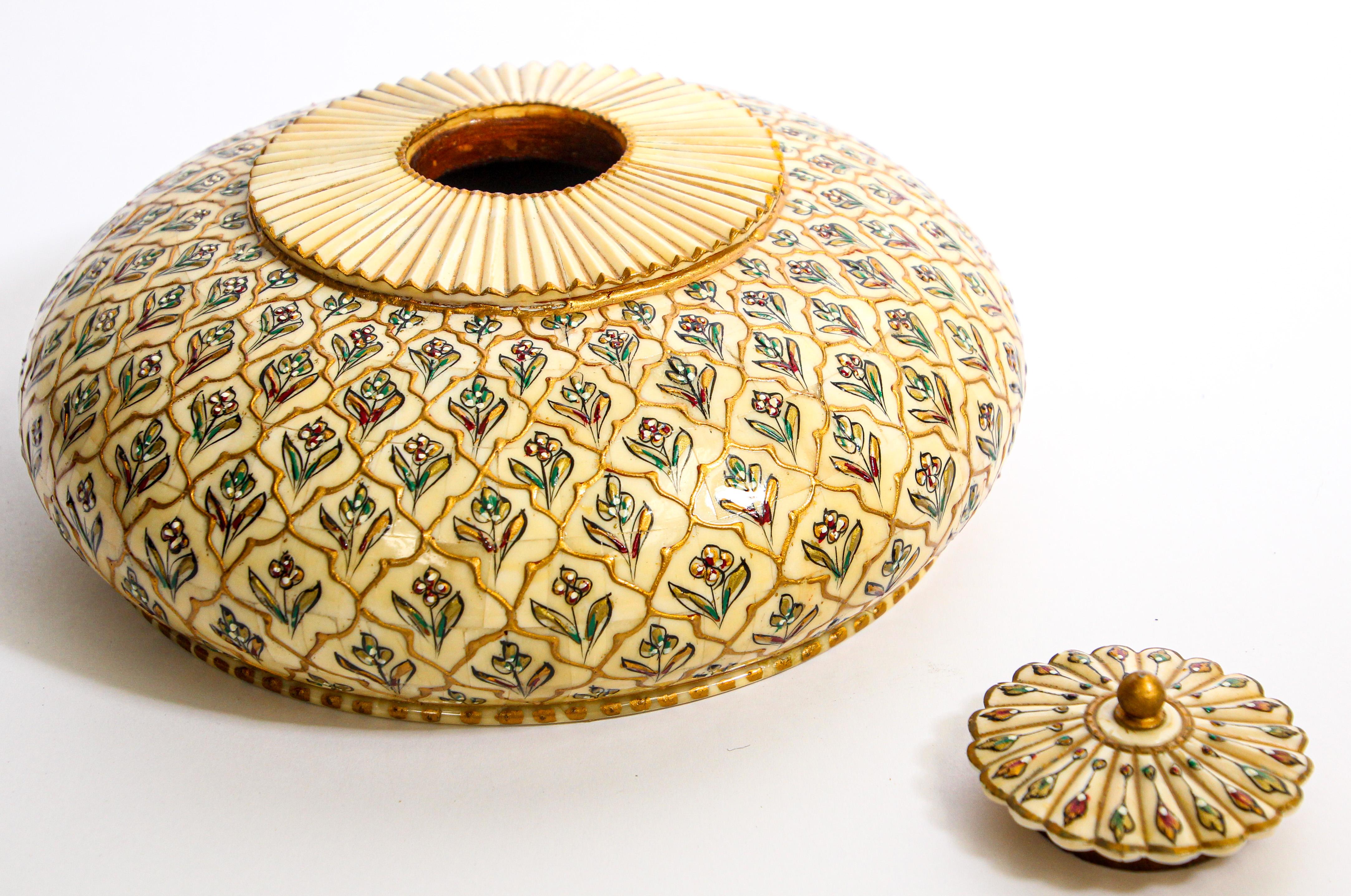 Collectible Opium Container Mughal Art Round Lidded Box For Sale 8