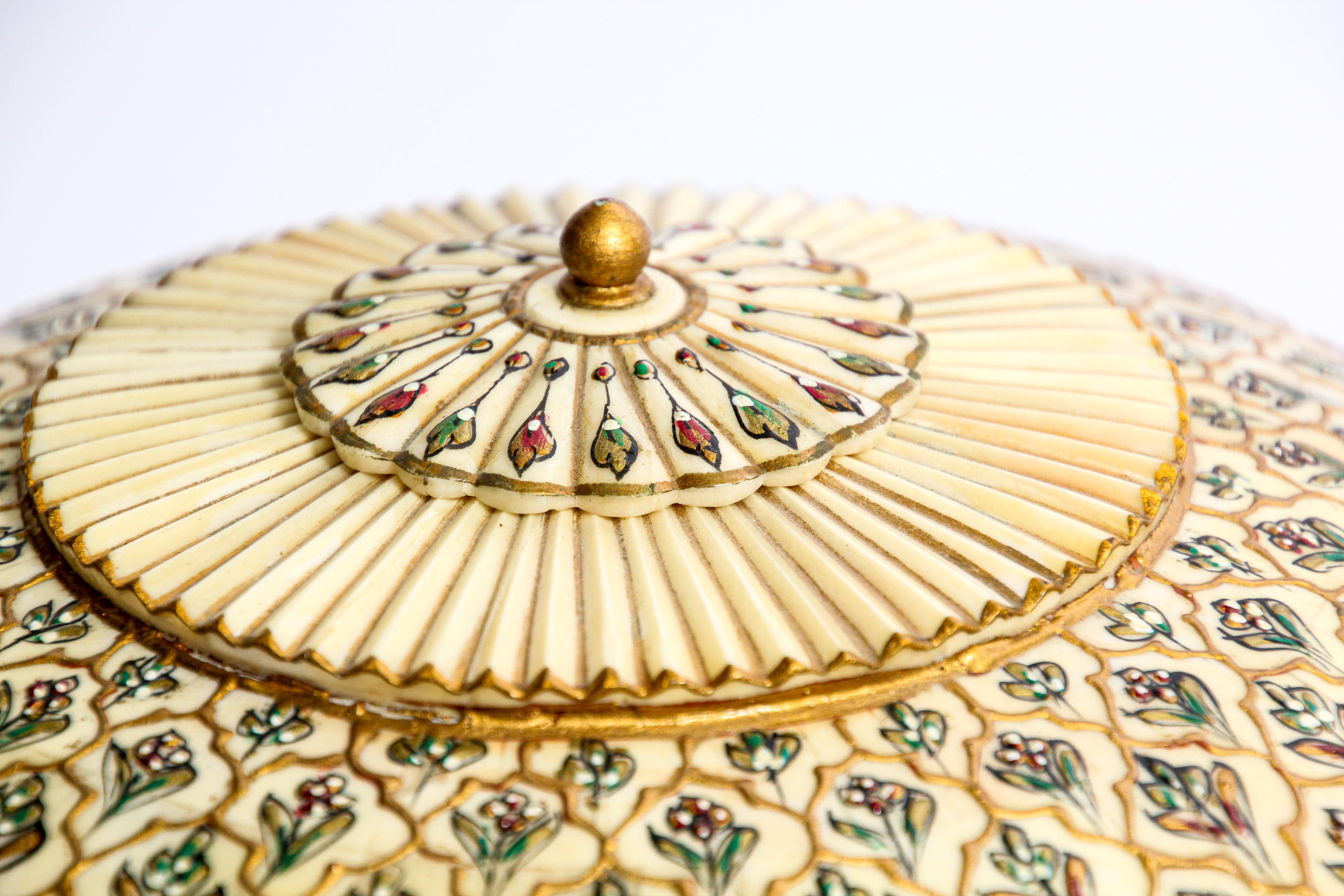 20th Century Collectible Opium Container Mughal Art Round Lidded Box For Sale