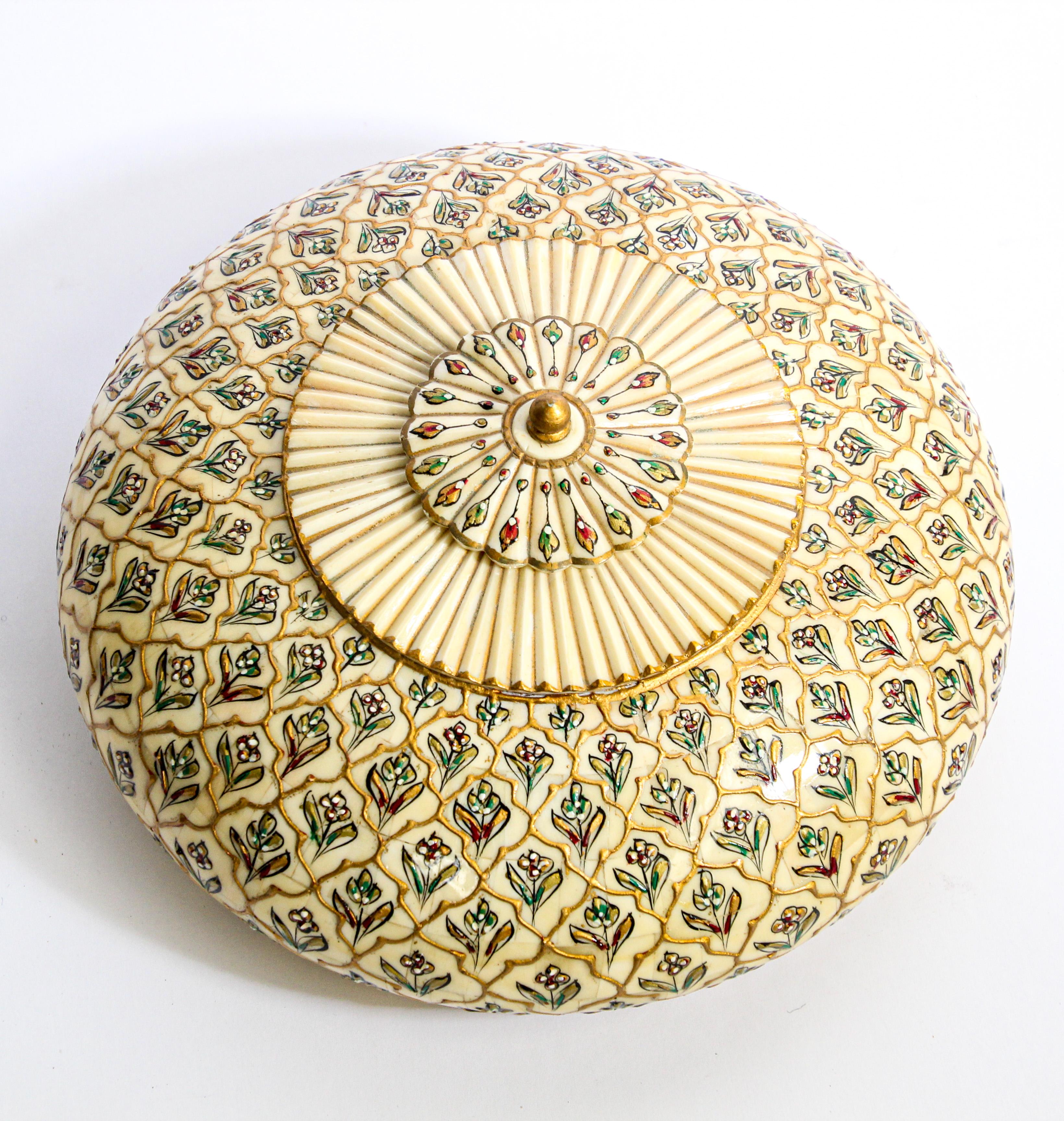 Collectible Opium Container Mughal Art Round Lidded Box For Sale 1
