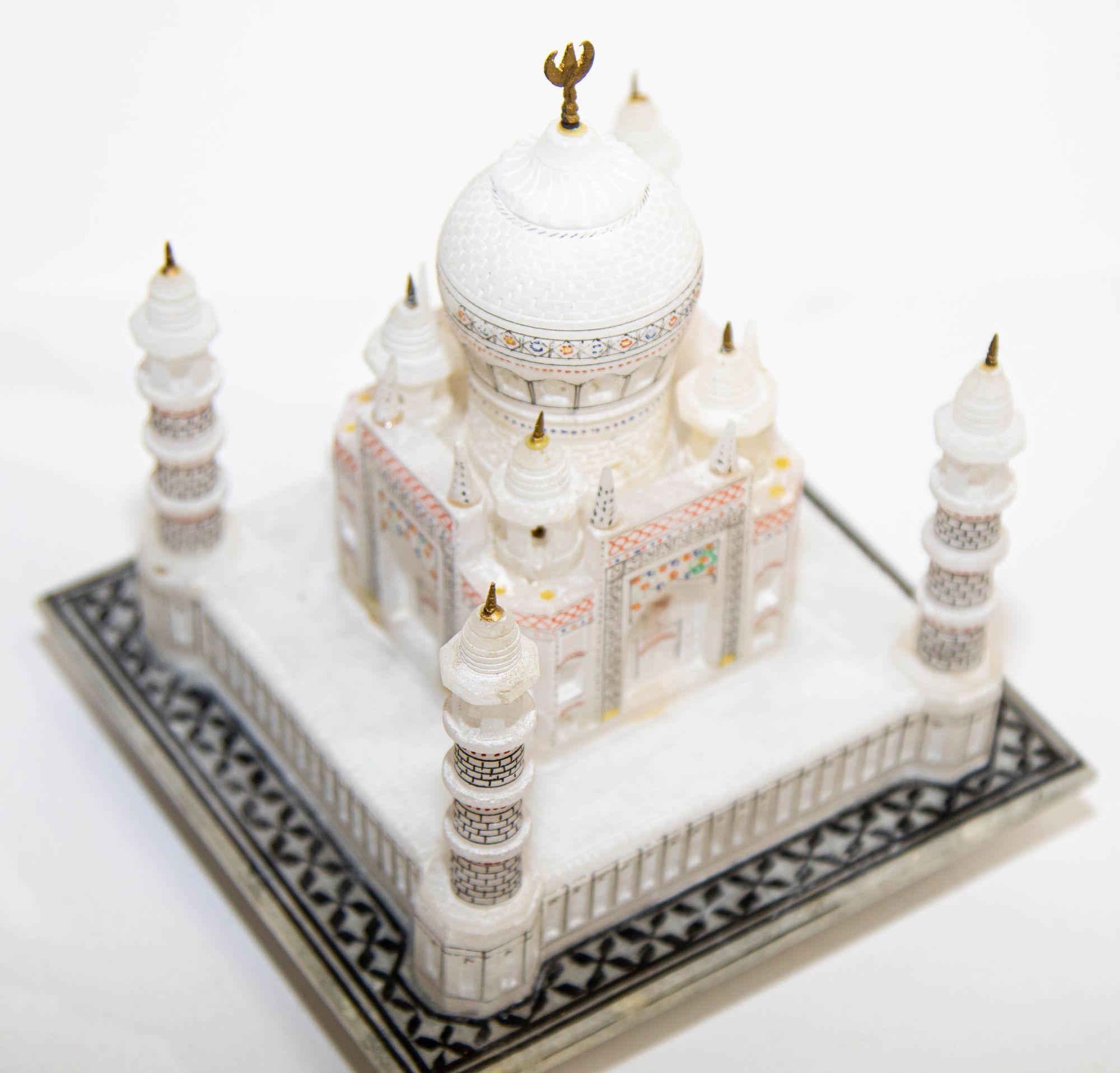 Taj Mahal White Marble Hand-Crafted Collectible Miniature Model For Sale 1