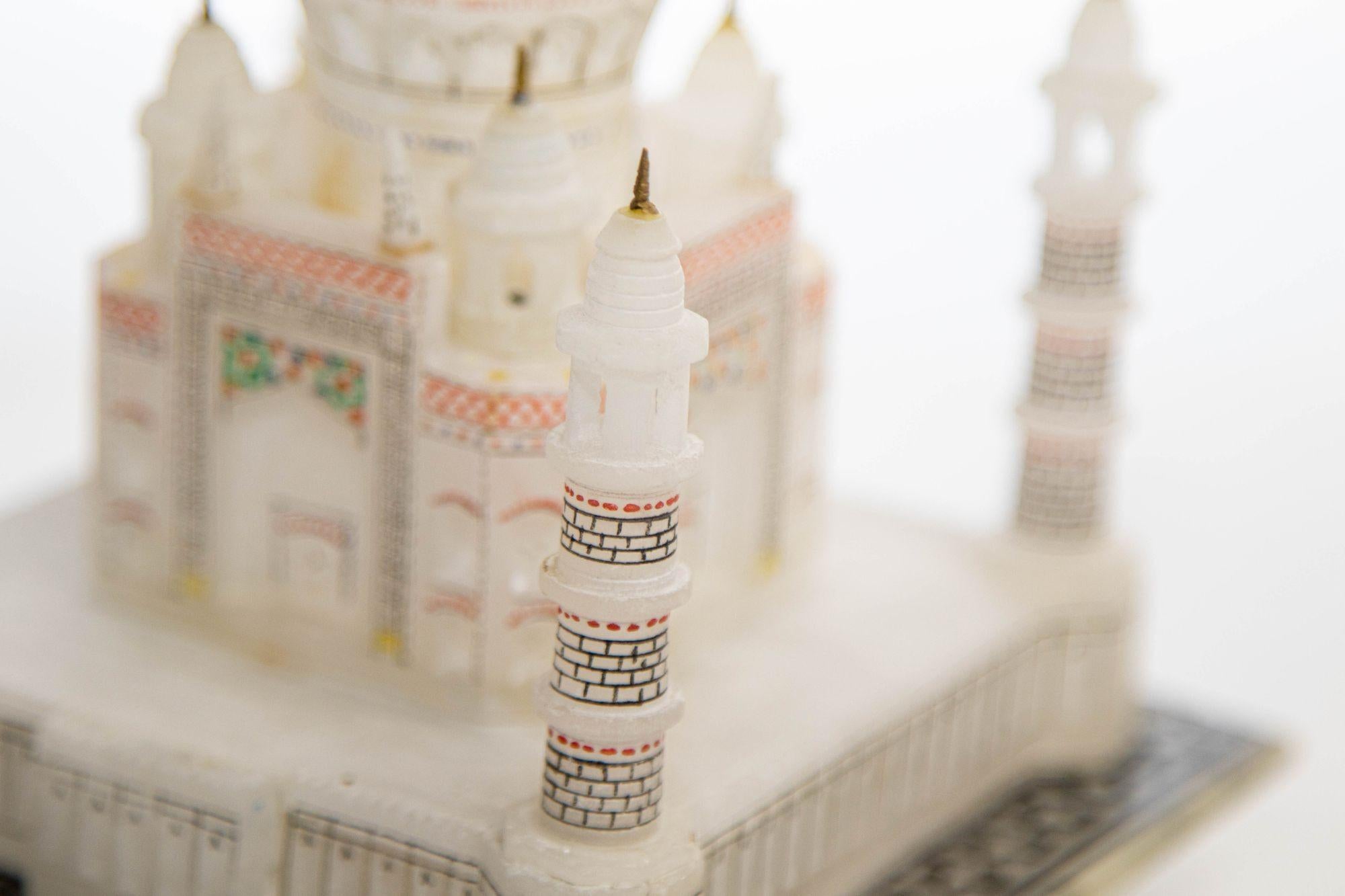 Taj Mahal White Marble Hand-Crafted Collectible Miniature Model In Good Condition For Sale In North Hollywood, CA