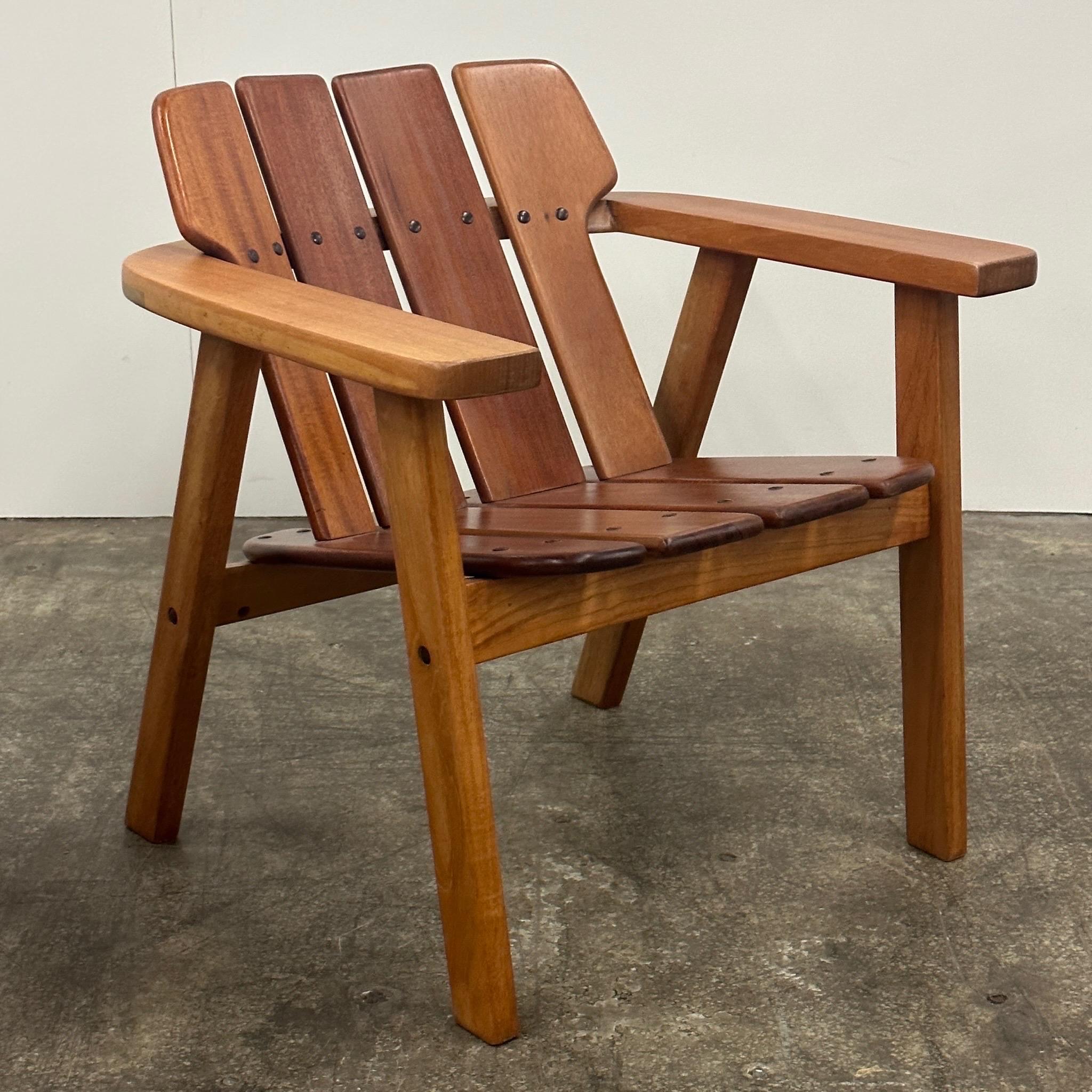 Stühle im Taj-Stil, Sergio Rodrigues zugeschrieben im Zustand „Gut“ im Angebot in Chicago, IL