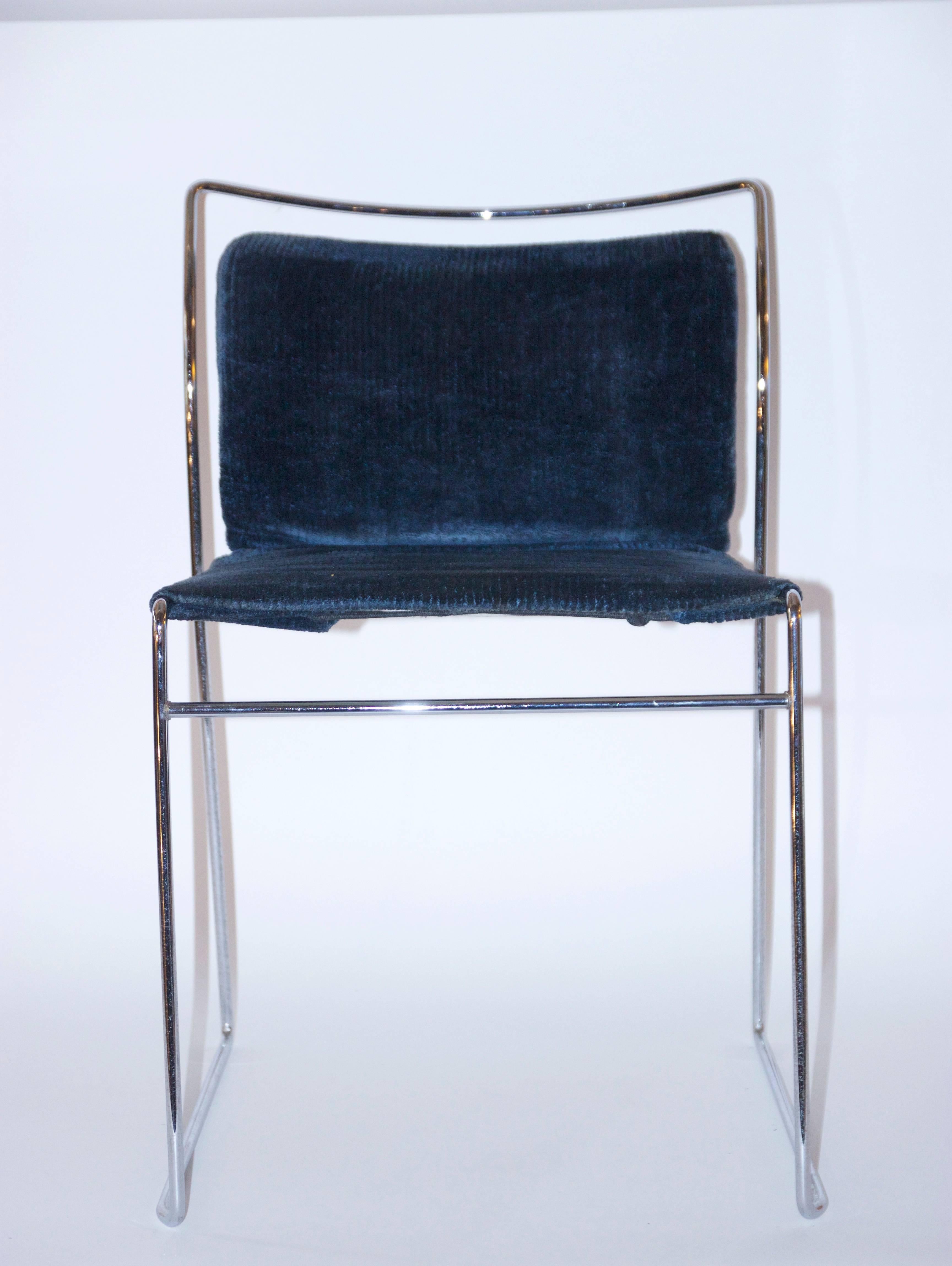 Takahama Kazuhide,
set of four chairs,
Tulu model,
Simon Gavina edition,
metal and textile of origin,
circa 1969, Italy.
Measures: Height 71 cm, sitting height 45 cm, width 48 cm, depth 42 cm.