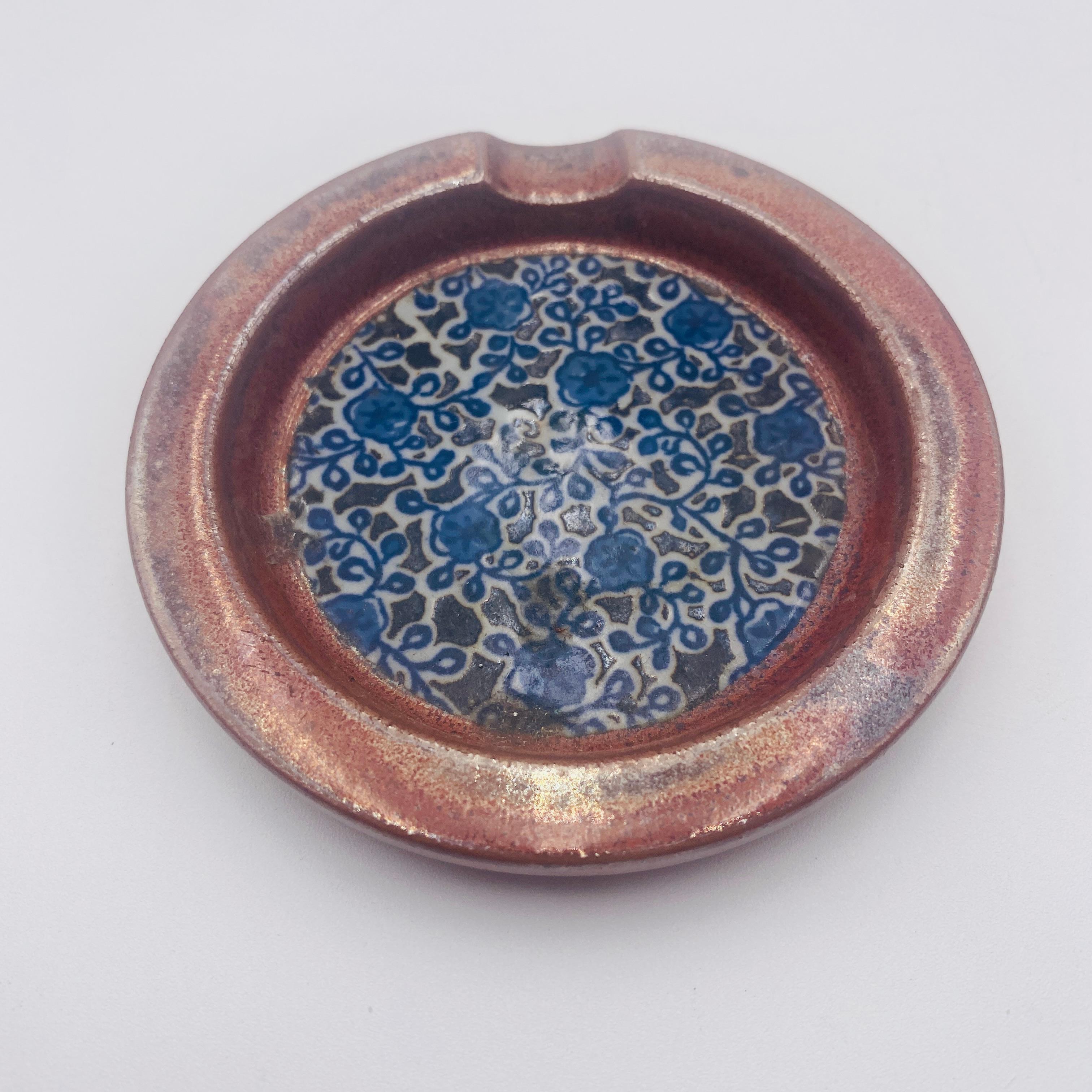 Porcelaine Cendrier à fleurs en céramique Takahashi Japon 20e siècle en vente