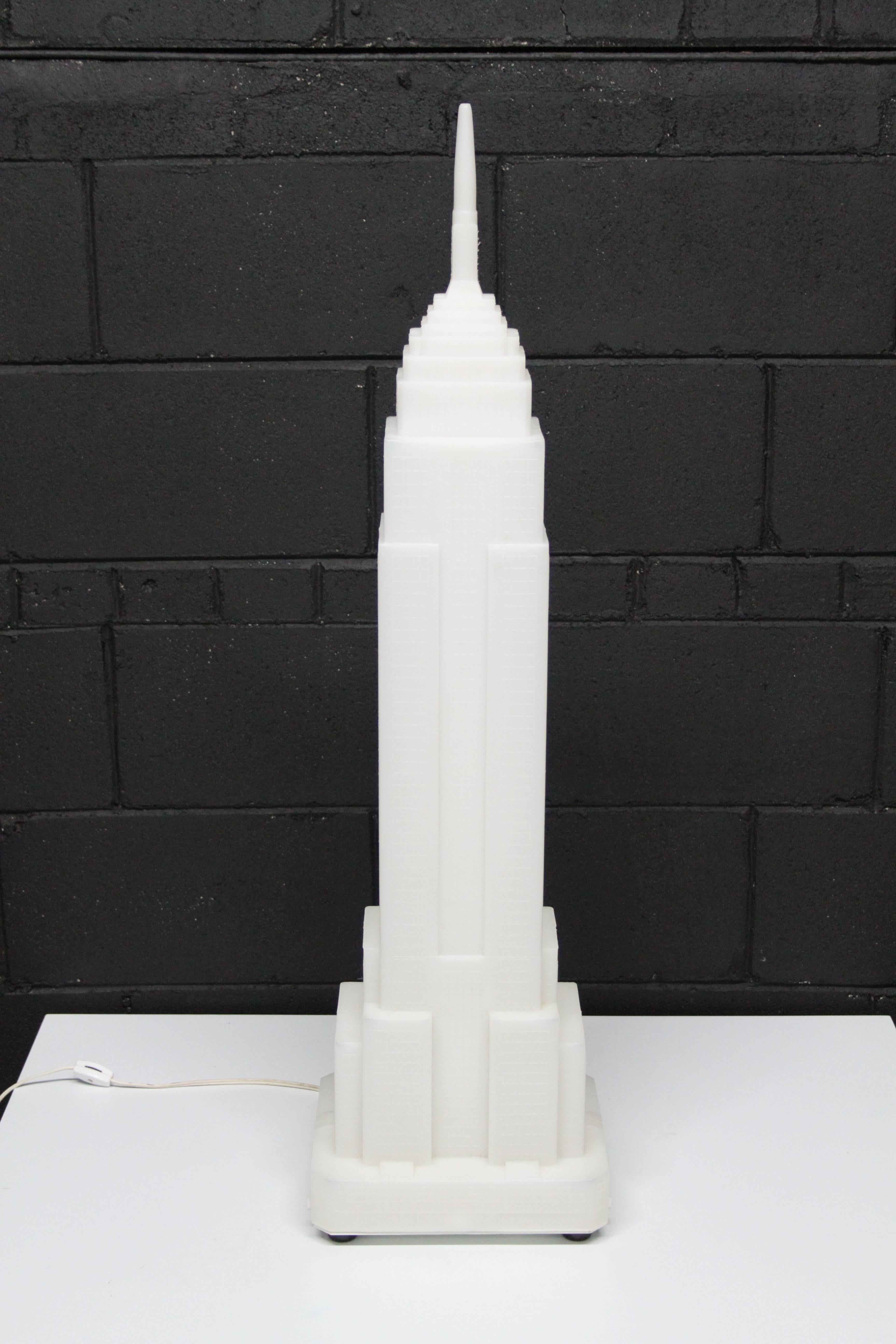 Takahashi Denson designed opaque plastic architectural model lamp in the form of the Empire State Building. Stamped Midori, Japan, 20th century, circa 1980s. Currently has a pink tone bulb. No cracks or breaks. Great pop art sculpture of the Art