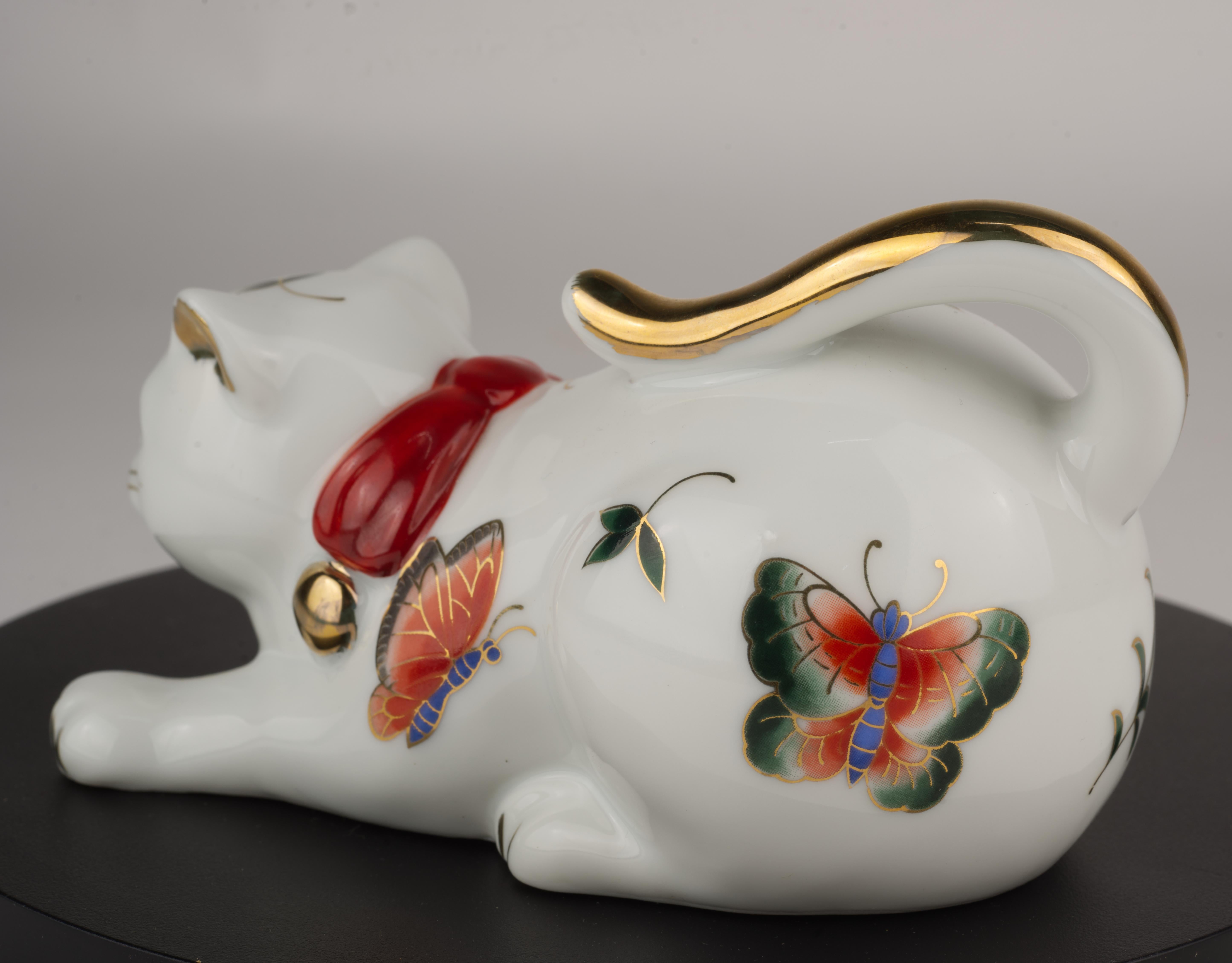 Chinoiserie Takahashi Porcelain Playing Cat Figurine Hand-decorated with Butterflies For Sale