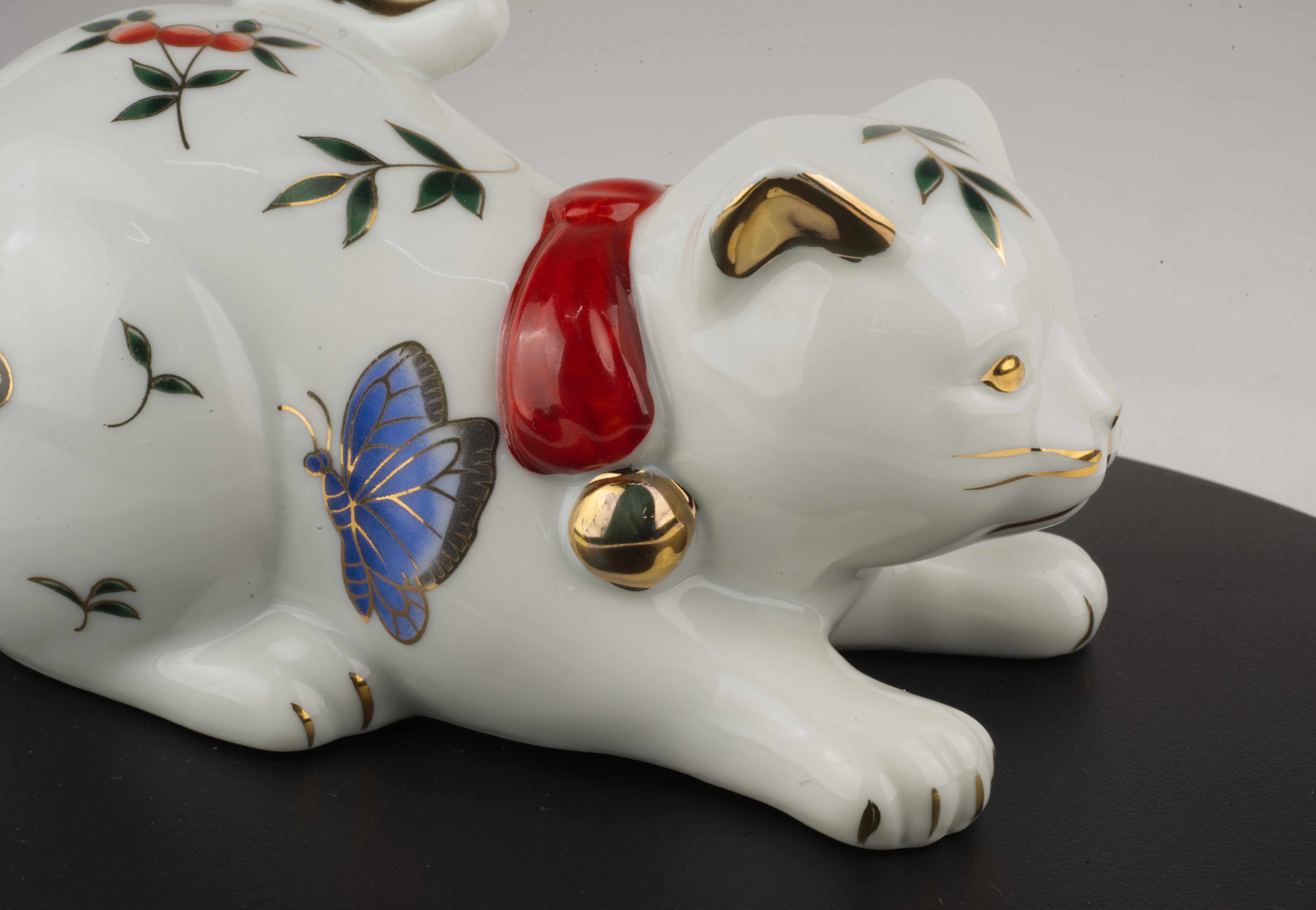 Takahashi Porcelain Playing Cat Figurine Hand-decorated with Butterflies In Good Condition For Sale In Clifton Springs, NY