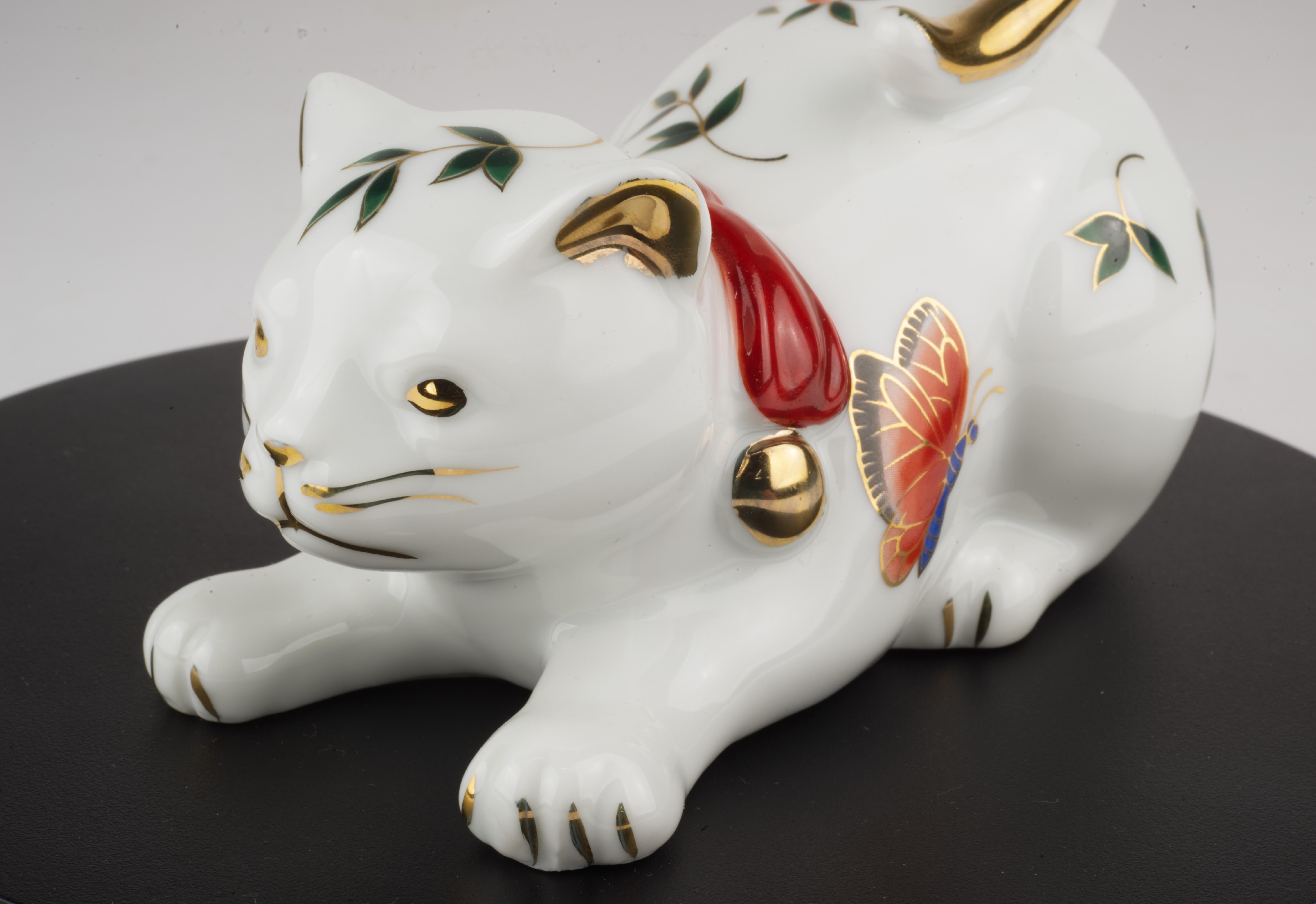 Takahashi Porcelain Playing Cat Figurine Hand-decorated with Butterflies In Good Condition In Clifton Springs, NY