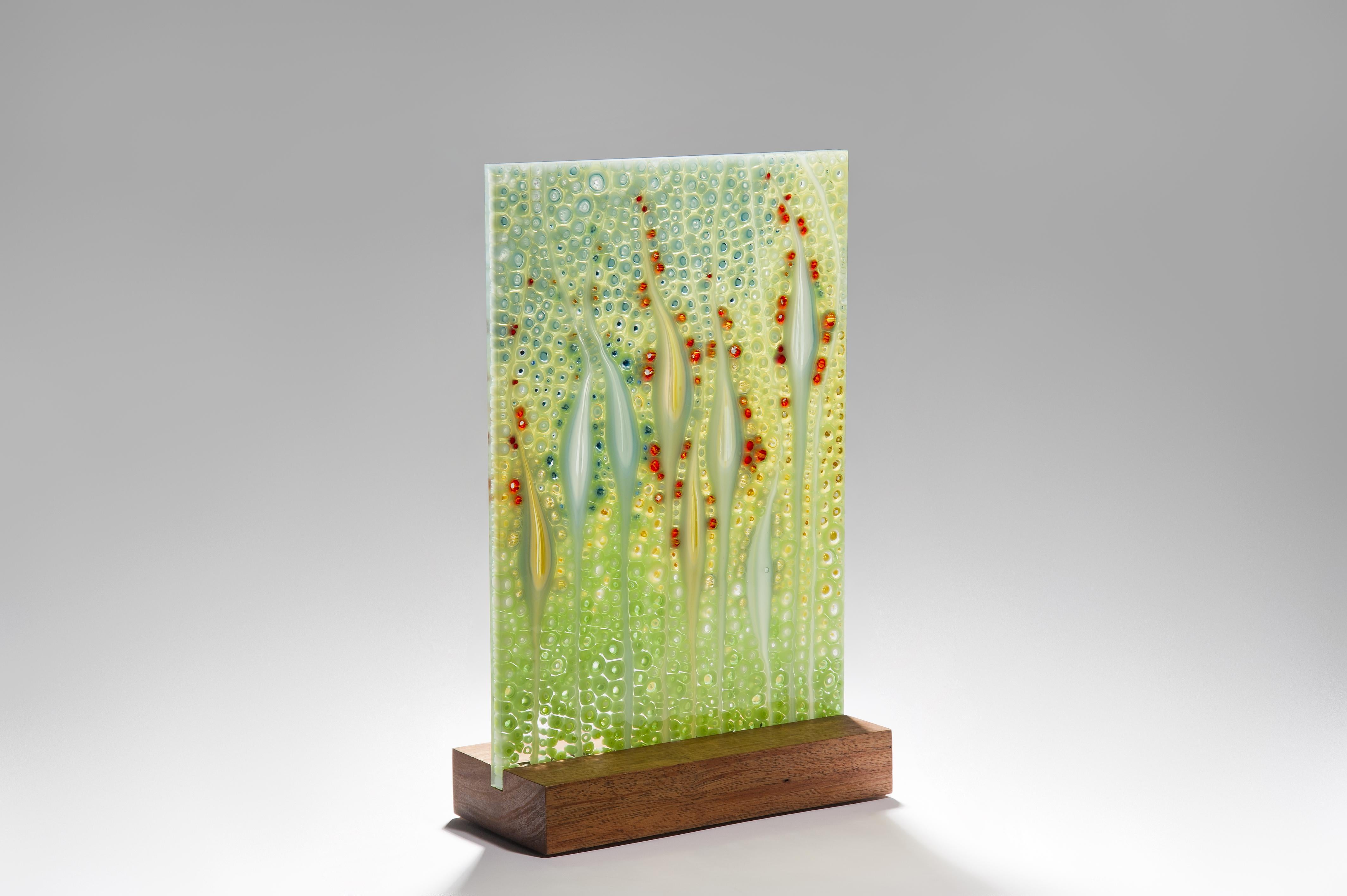 Organique Takamaka La Digue, une sculpture unique en verre vert et rouge de Sandra A. Fuchs en vente