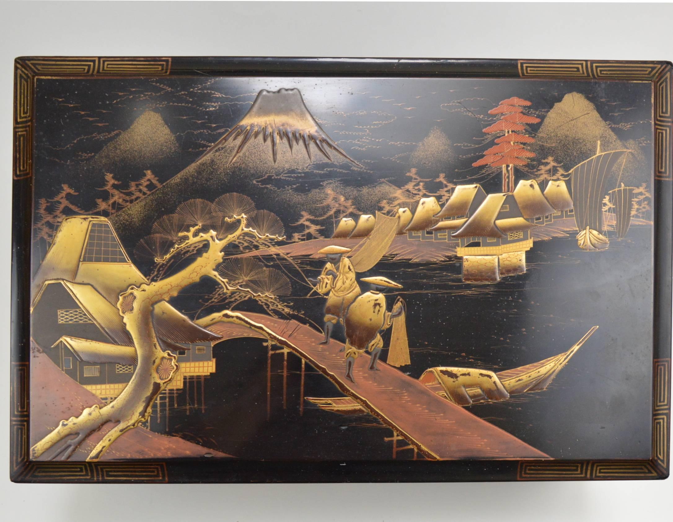 Takamaki Style Japanese Lacquer Wood Writing Cabinet 3