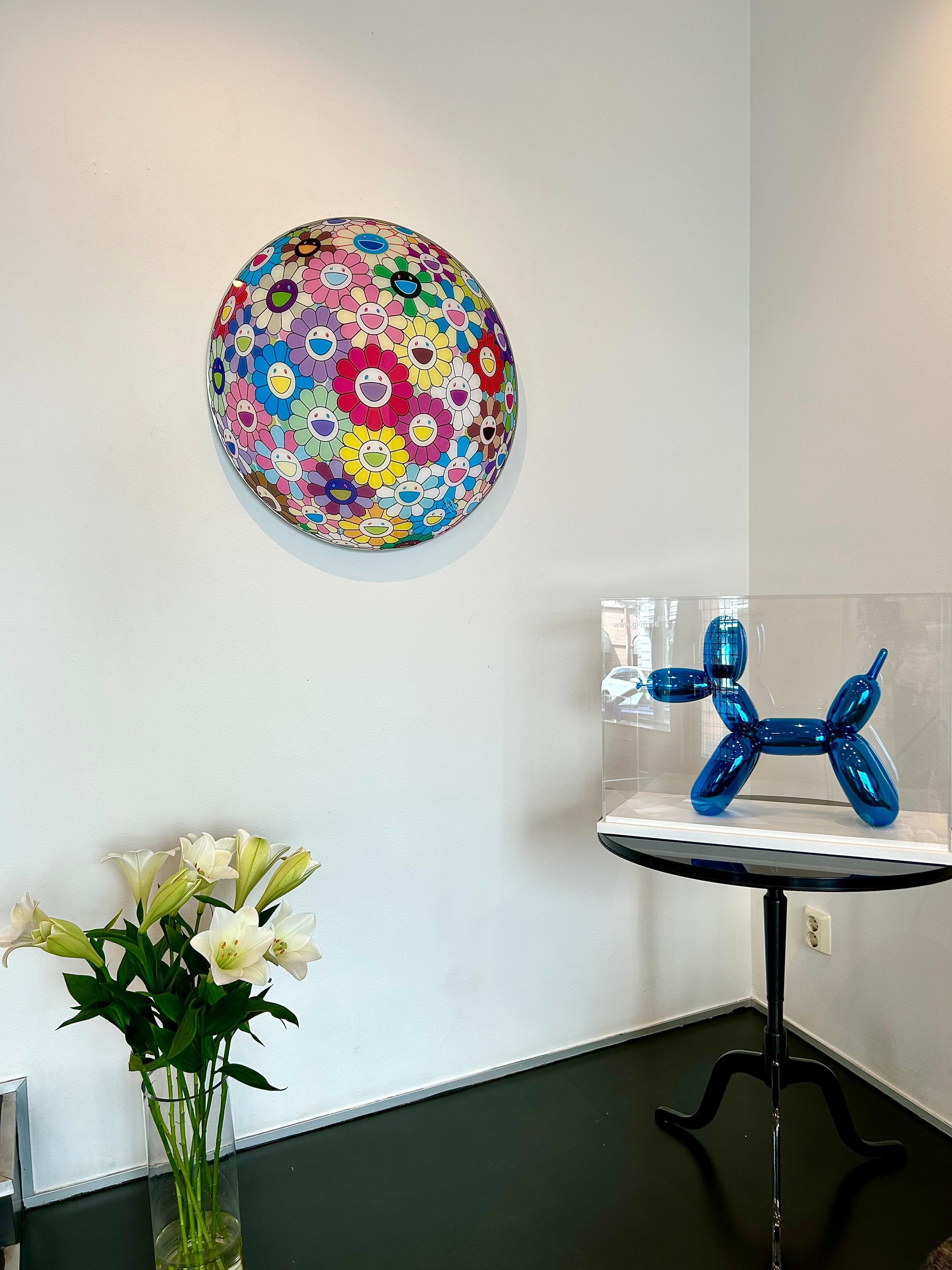The print is Diasec® framed. This mean the print is mounted between acrylic glass (UV-resistant) and a dibond (aluminum) backside, with an attached frame for easy hanging. Depth of the wall 3.2 cm.
Signed and numbered 155/300.
Publisher Kaikai Kiki