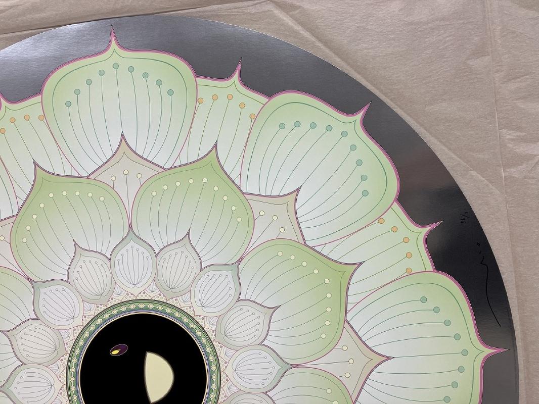 Flor de loto blanca (2009) de Takashi Murakami
Impresión offset, estampación en frío y barnizado de alto brillo
Publicado por Kaikai Kiki Co., Ltd., Tokio
28 de diámetro
71 cm de diámetro
Edición 86/300

Takashi Murakami es conocido sobre todo por