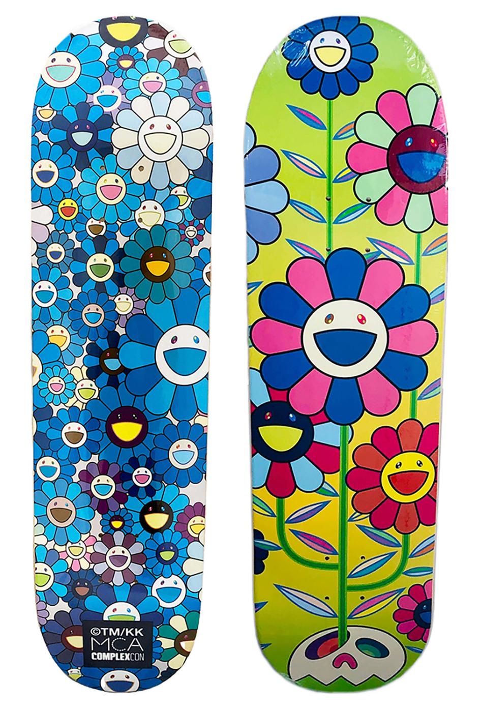 Takashi Murakami Flowers Skateboard Decks: Satz von 2 Werken:
Ein lebhaftes, hochdekoratives Skateboard-Set von Takashi Murakami, das als limitierte Serie in Verbindung mit der Murakami-Ausstellung 2017 produziert wurde: The Octopus Eats Its Own