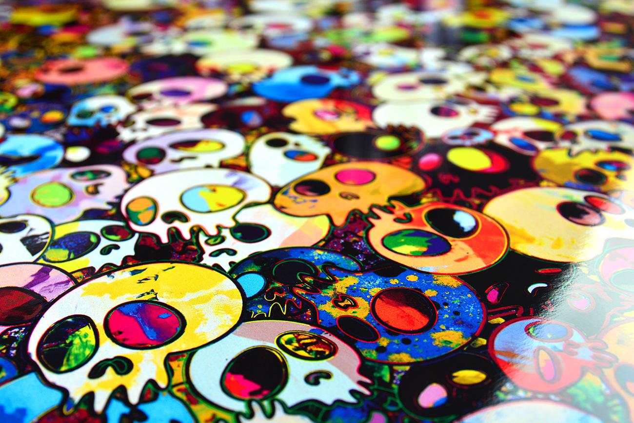 THERE ARE LITTLE PEOPLE INSIDE ME
Date of creation: 2011
Medium: Offset print with silver and silkscreen with spot UV varnishing
Edition: 300
Size: 66.5 x 56.4 cm
Observations: Offset lithograph with cold stamp on paper signed by Takashi Murakami