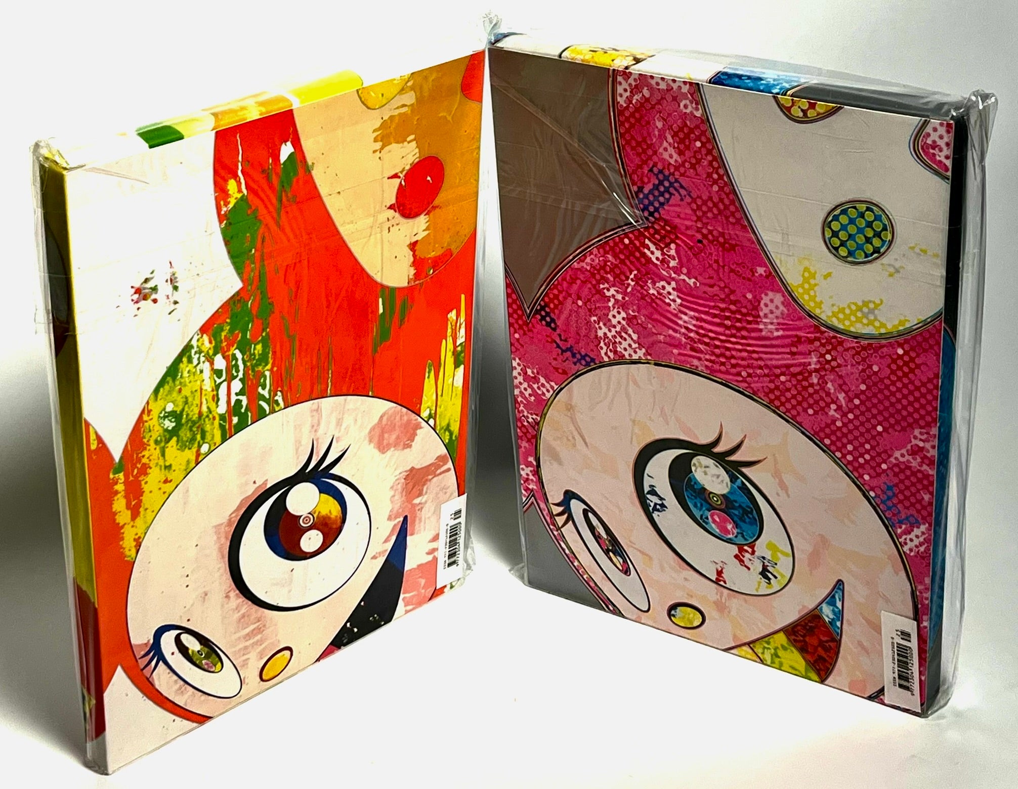 Couverture illustrée de Takashi Murakami : Magazine Hypebeast, circa 2021 Hypebeast 25 l'édition Mania) :

Un ensemble de deux couvertures d'étuis et de magazines en édition limitée comportant des œuvres d'art imprimées de Takashi Murakami. 

Chacun