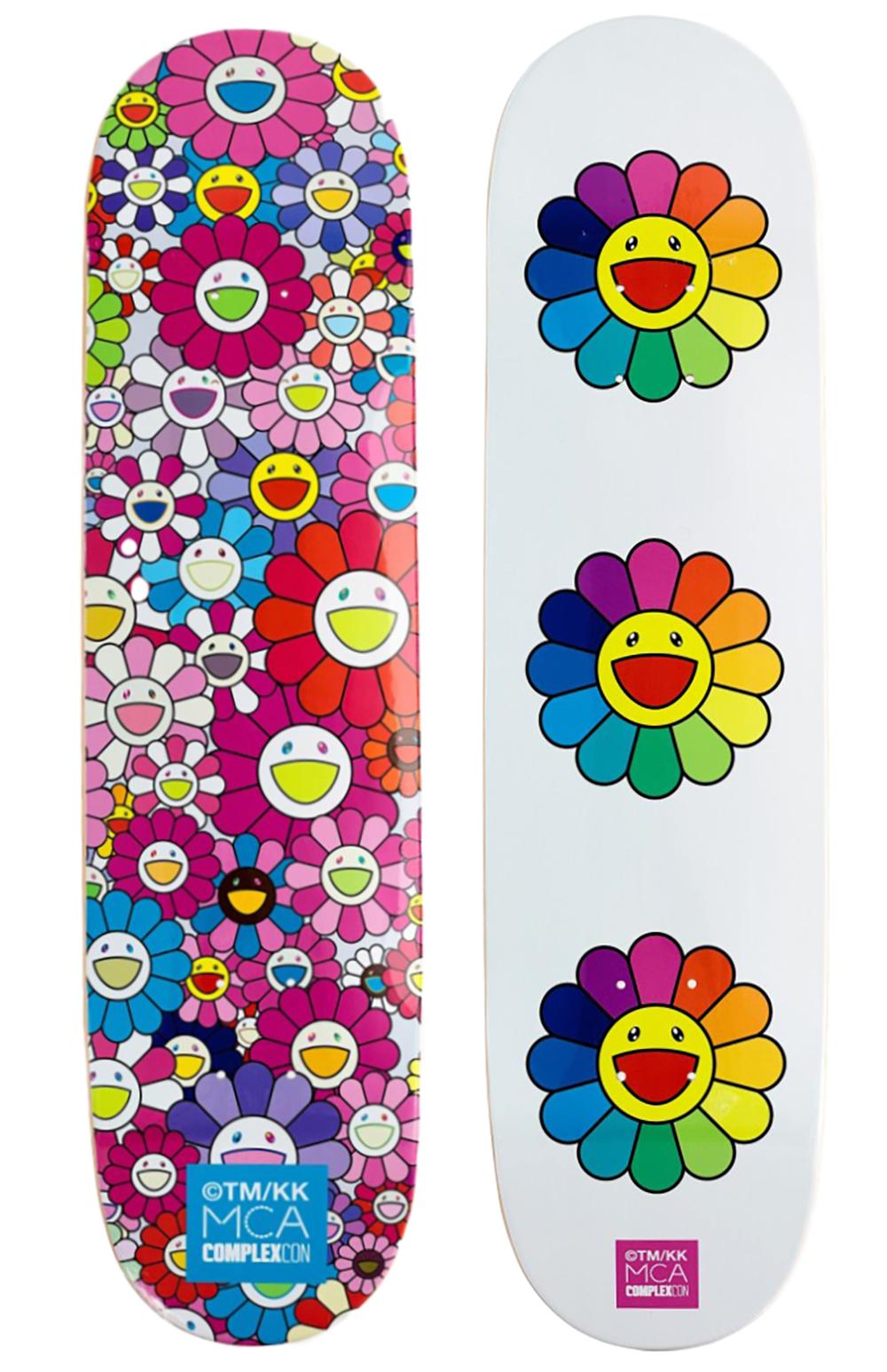 Takashi Murakami Flowers Skateboard Decks : ensemble de 2 œuvres :
Art mural vibrant de Takashi Murakami produit en série limitée à l'occasion de l'exposition Murakami 2017 : The Octopus Eats Its Own Leg, MCA Chicago. Un ensemble de 2 planches de
