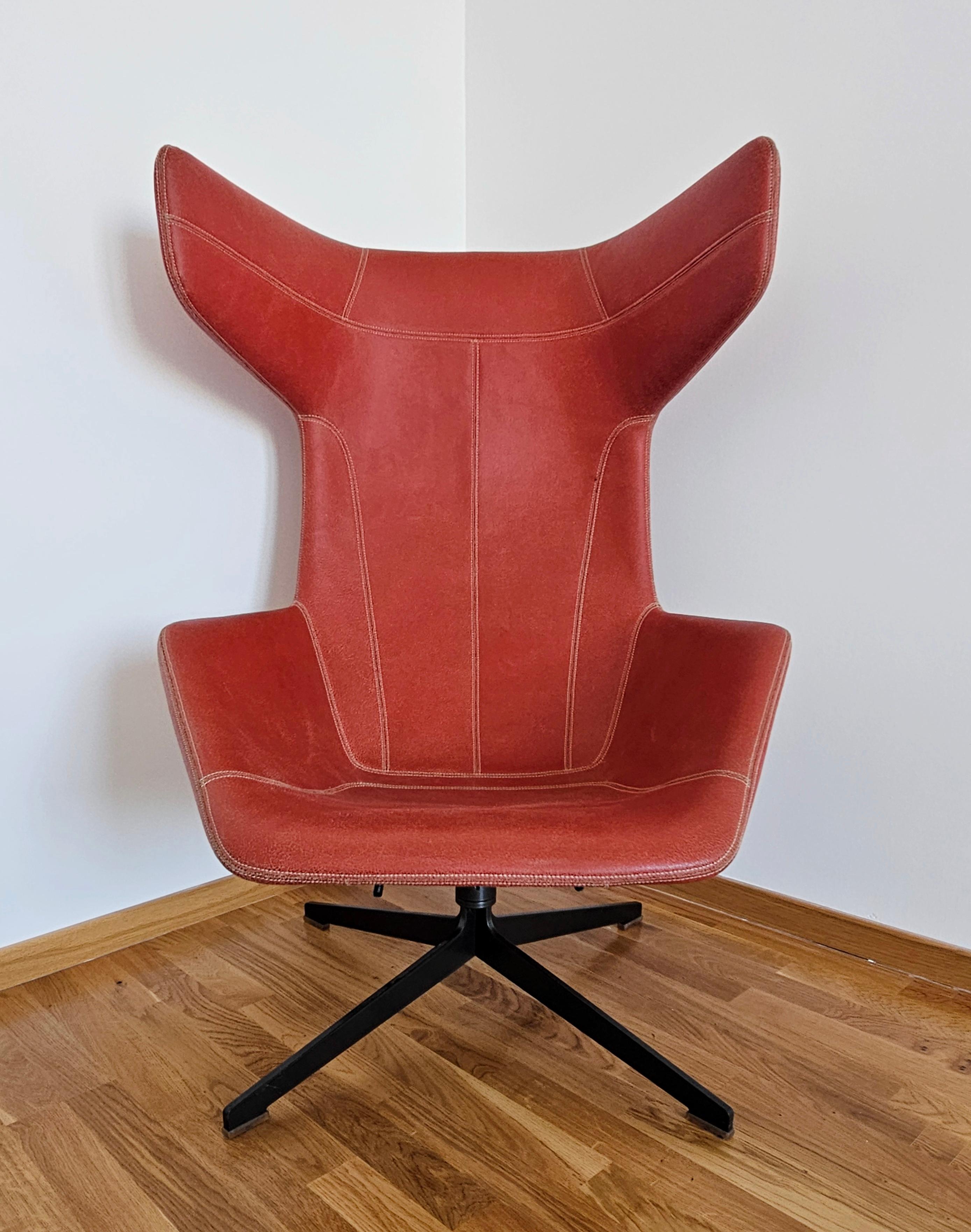In this listing you will find a magnificent Postmodern swivel armchair with an ottoman, model 