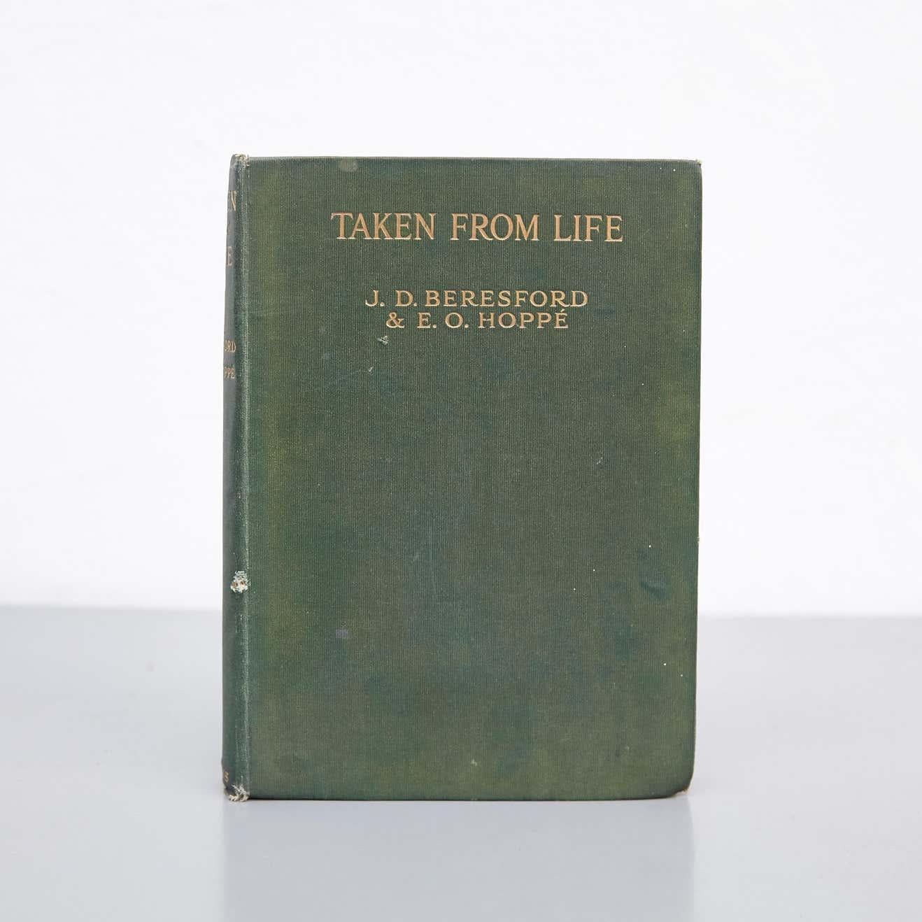 Buch veröffentlicht von W. COLLINS SONS & CO. LTD., London, Glasgow, Melbourne, Auckland 1922.

E. Die Fotografien von O. (Emil Otto) Hoppé erwecken die sieben Biografien des englischen Schriftstellers J. D. (John Davys) Beresford zum Leben. Dies