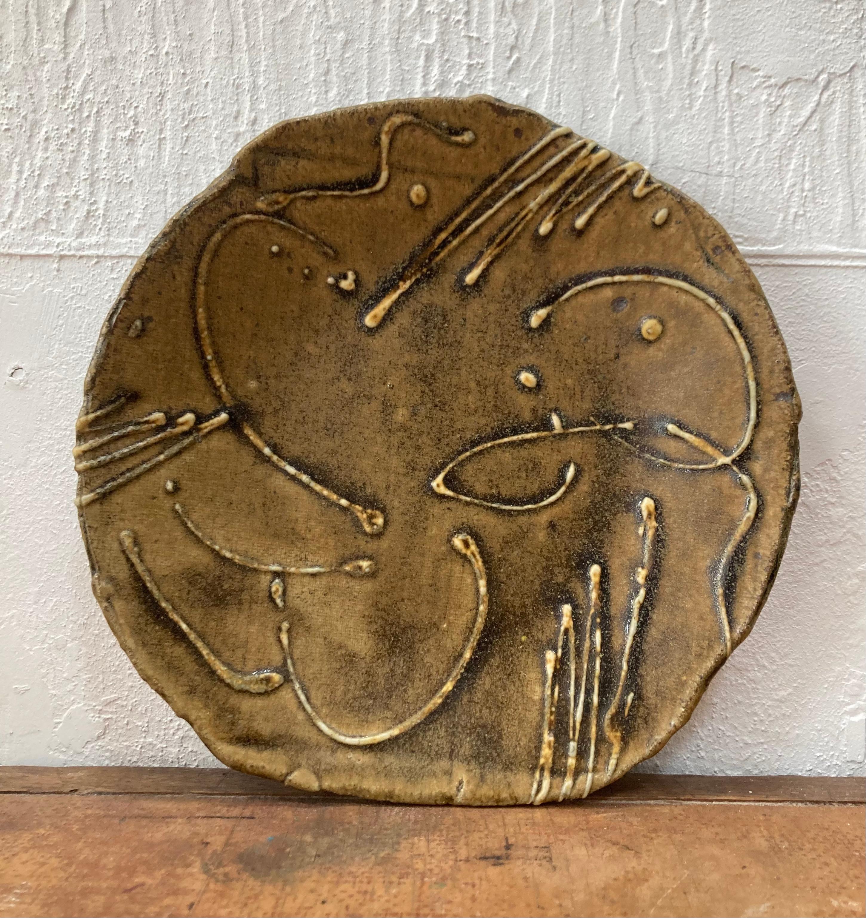 Moderne Takeshi Yasuda b.1943 olive colour slip decorated slab dish en vente