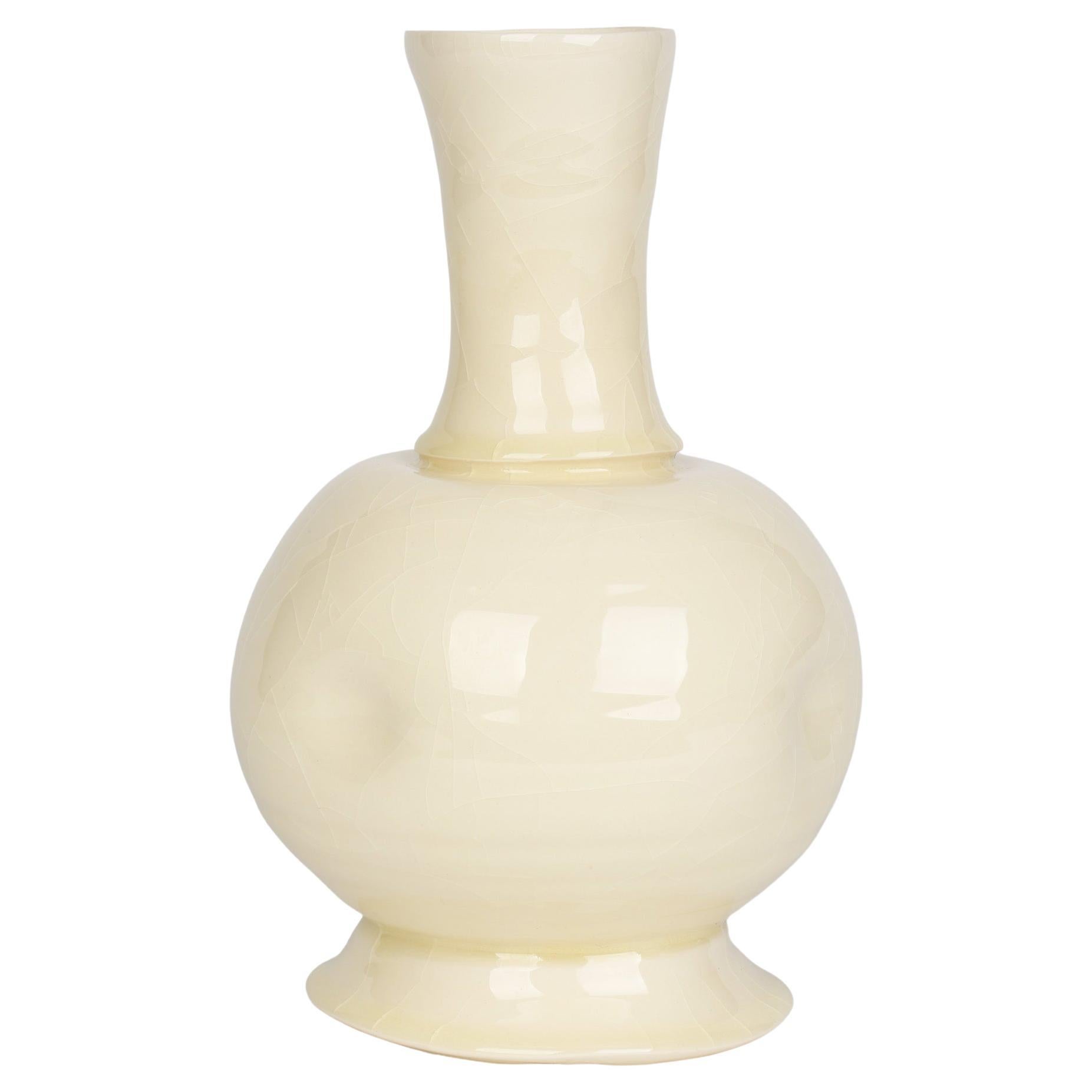 Bottiglia di Takeshi Yasuda 'Japanese, b.1943' Creamware Studio Pottery, fatta a mano in vendita