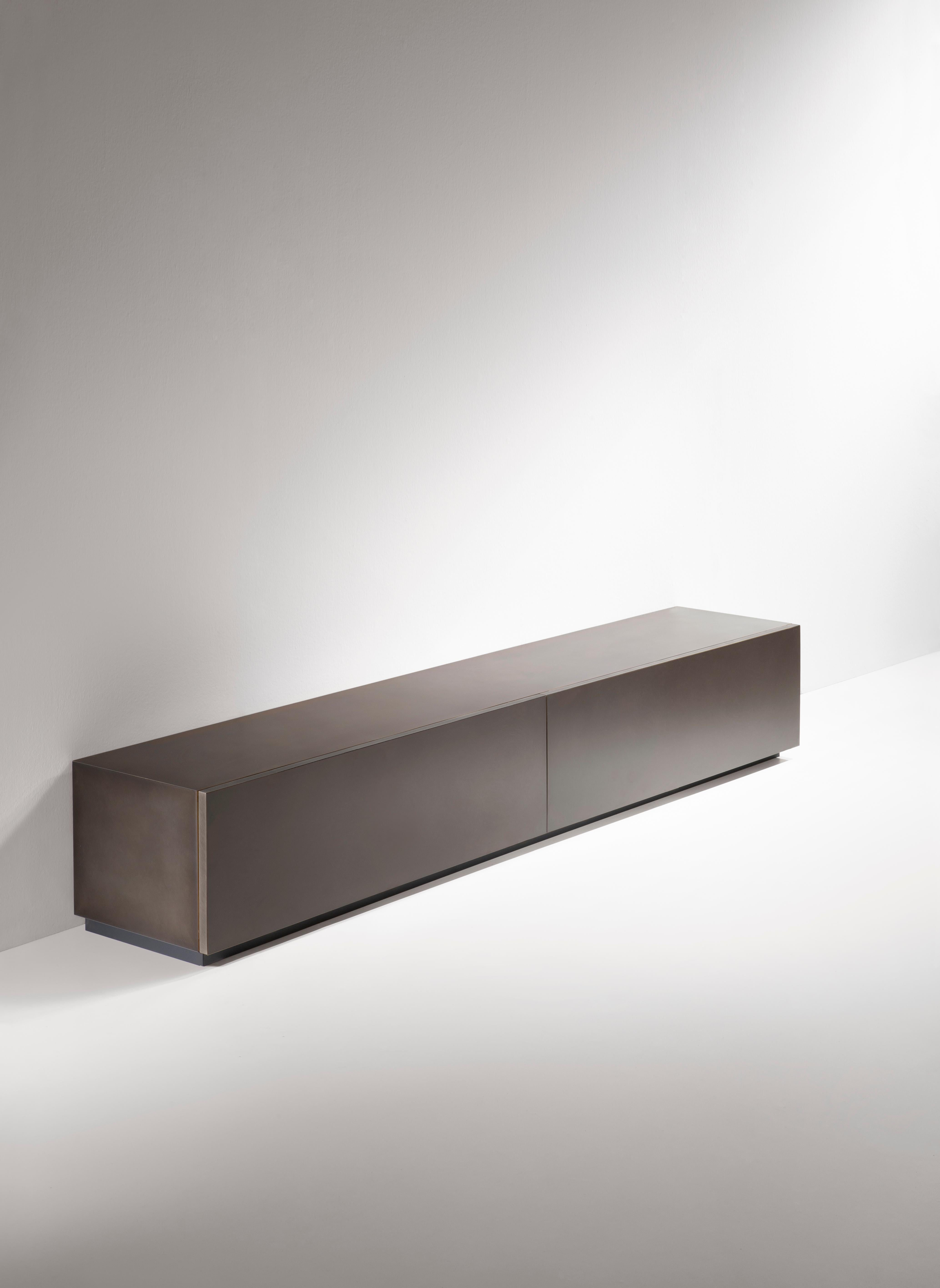 Tako Floor Console by De Castelli
Dimensions: W 220 x D 41 x H 40 cm
Materials: DeLabré B Stainless Steel, Natural Oak Wood
Copper and Brass versions are available. One drawer version also available. Please contact us for any request.

Clean volumes