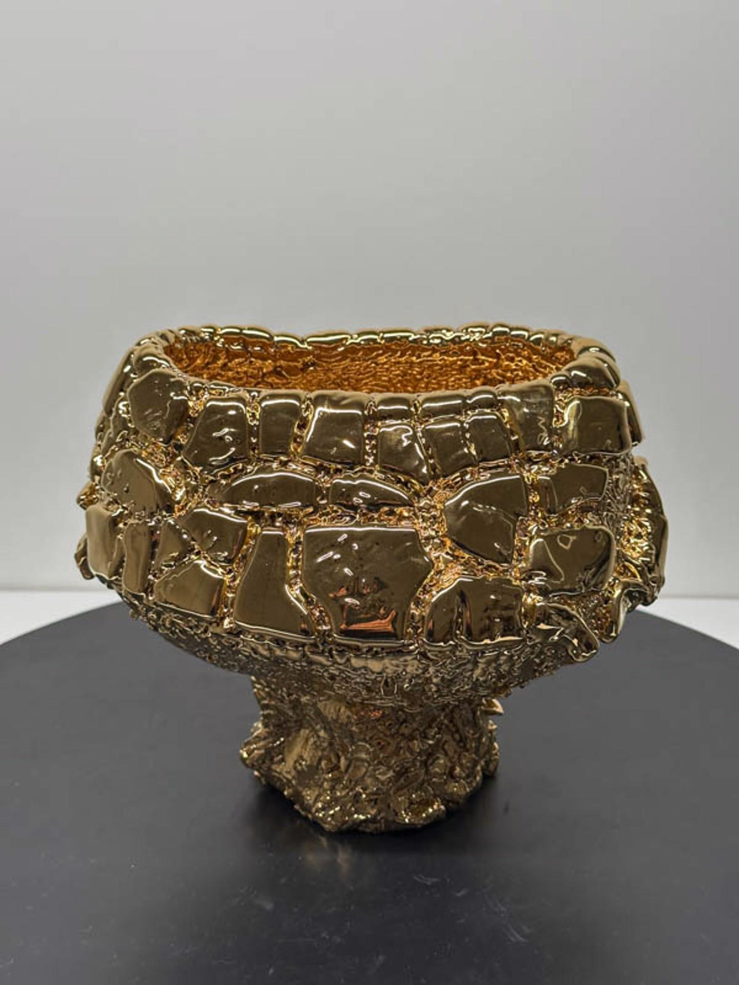 Bol à thé, 2017 Porcelaine, émail, or sculpture de Takuro Kuwata. en vente 1