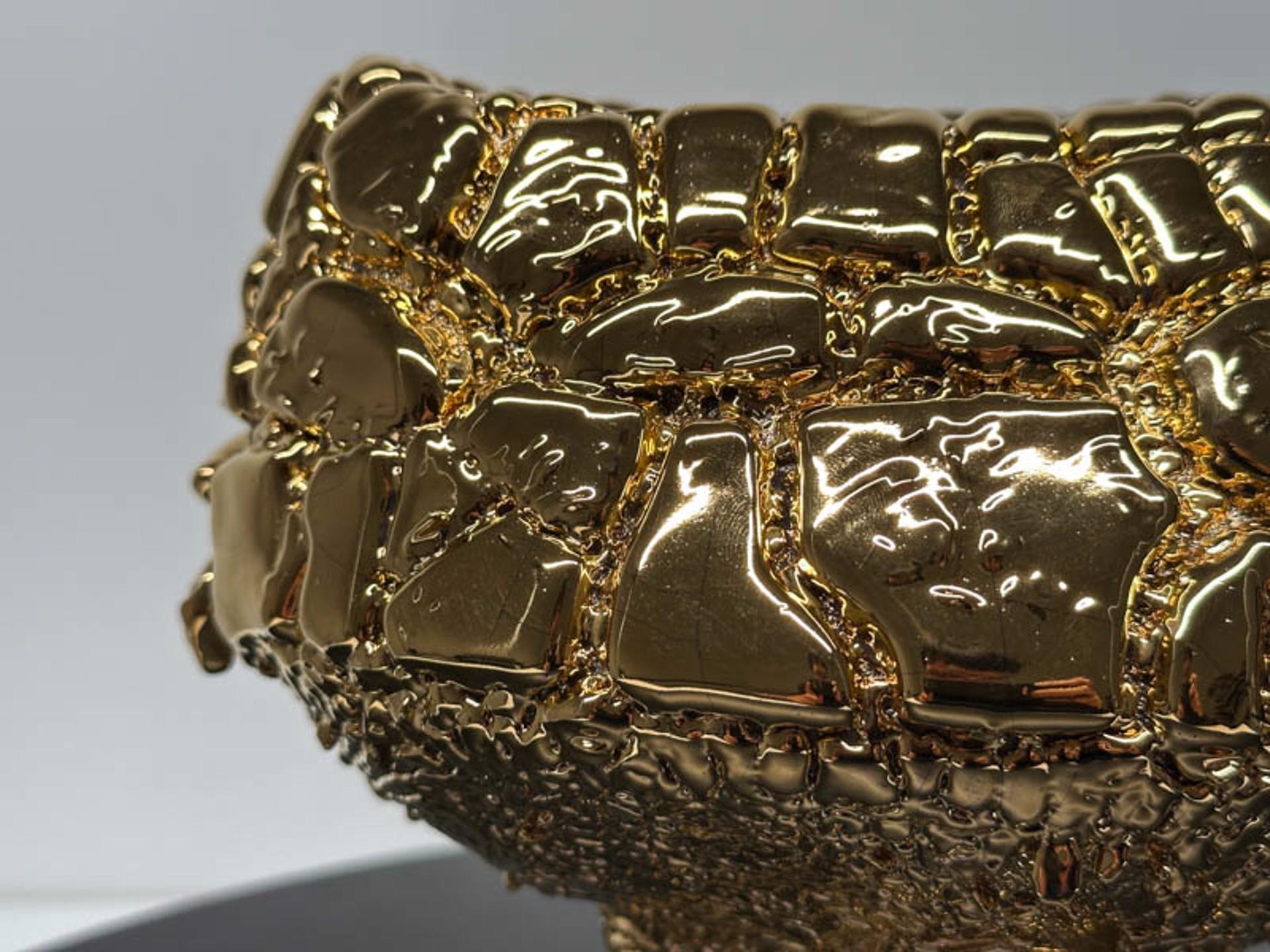 Bol à thé, 2017 Porcelaine, émail, or sculpture de Takuro Kuwata. en vente 3