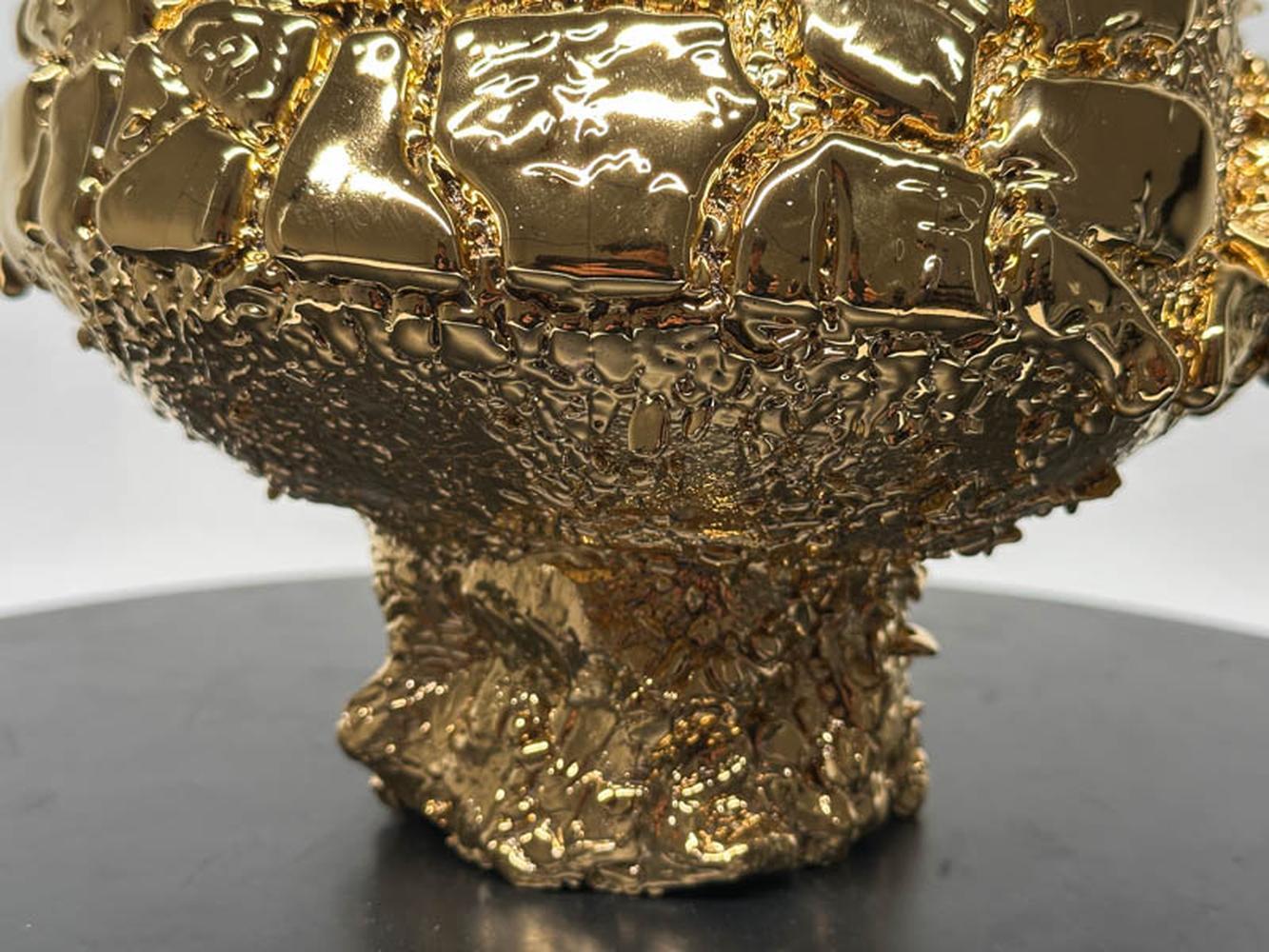 Bol à thé, 2017 Porcelaine, émail, or sculpture de Takuro Kuwata. en vente 5