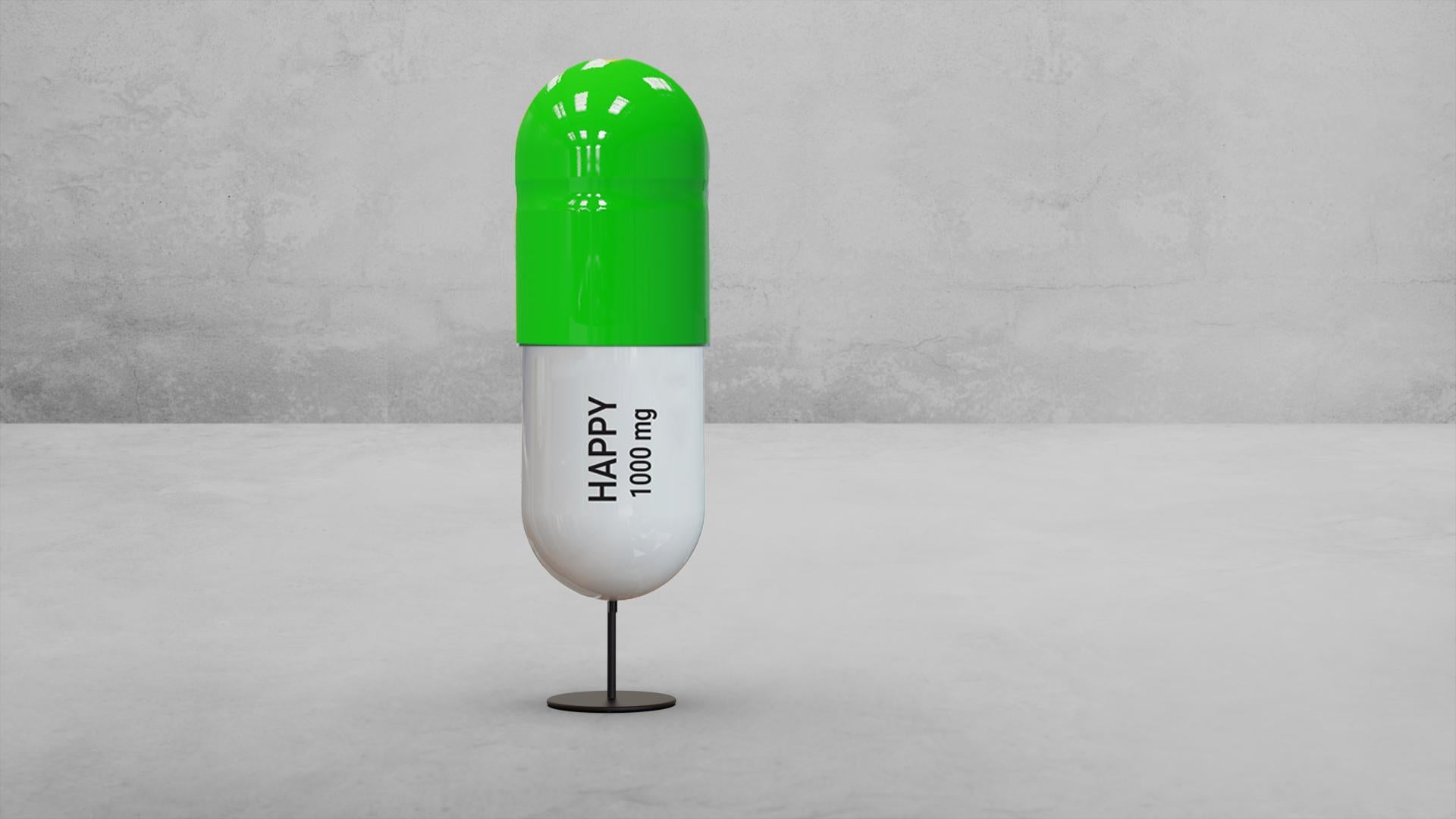 Tal Nehoray Still-Life Sculpture – 1000 MG Grüne Glückspille  -  Pop-Skulptur