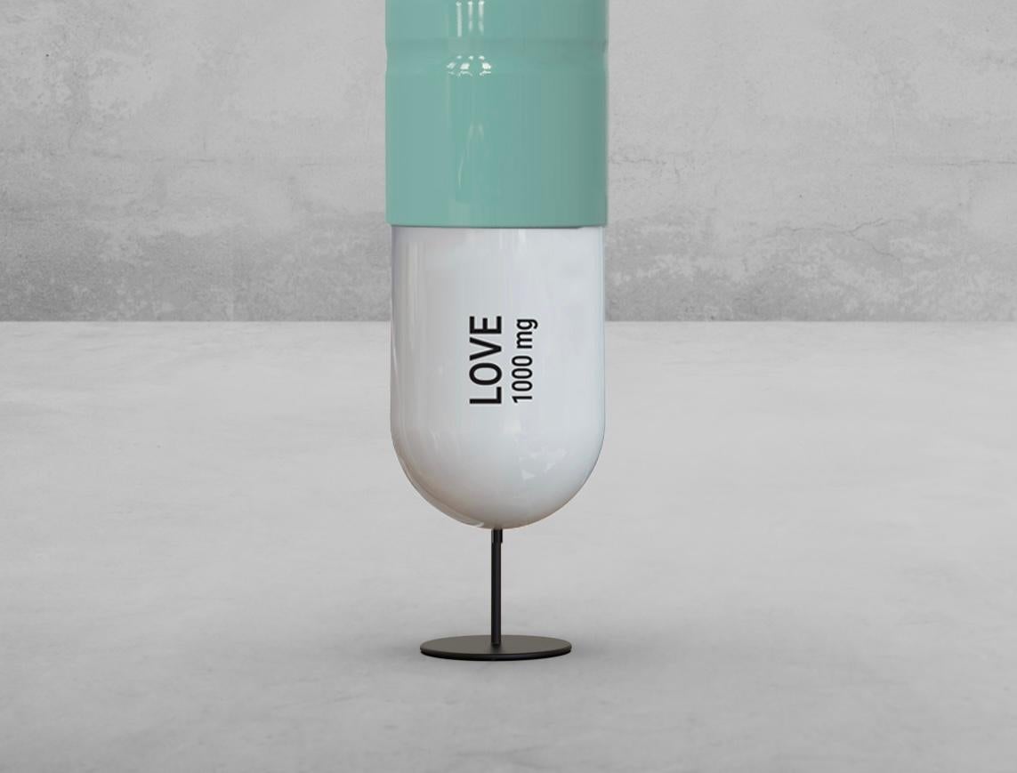 1000 MG Türkis Love pille  -  Pop-Skulptur (Grau), Still-Life Sculpture, von Tal Nehoray