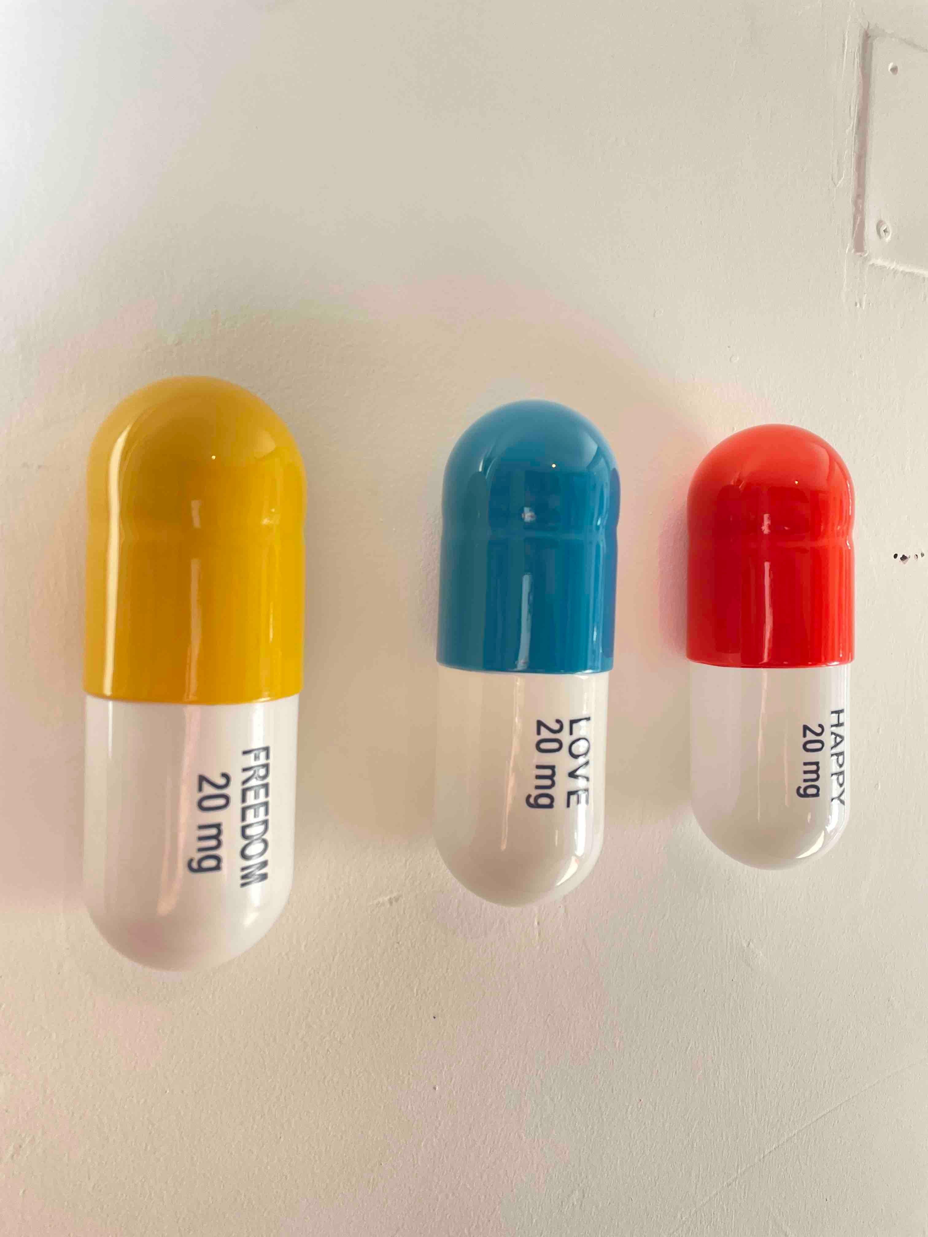20 MG Happy pill Combo (blue, yellow and orange) - figurative sculpture - Sculpture by Tal Nehoray