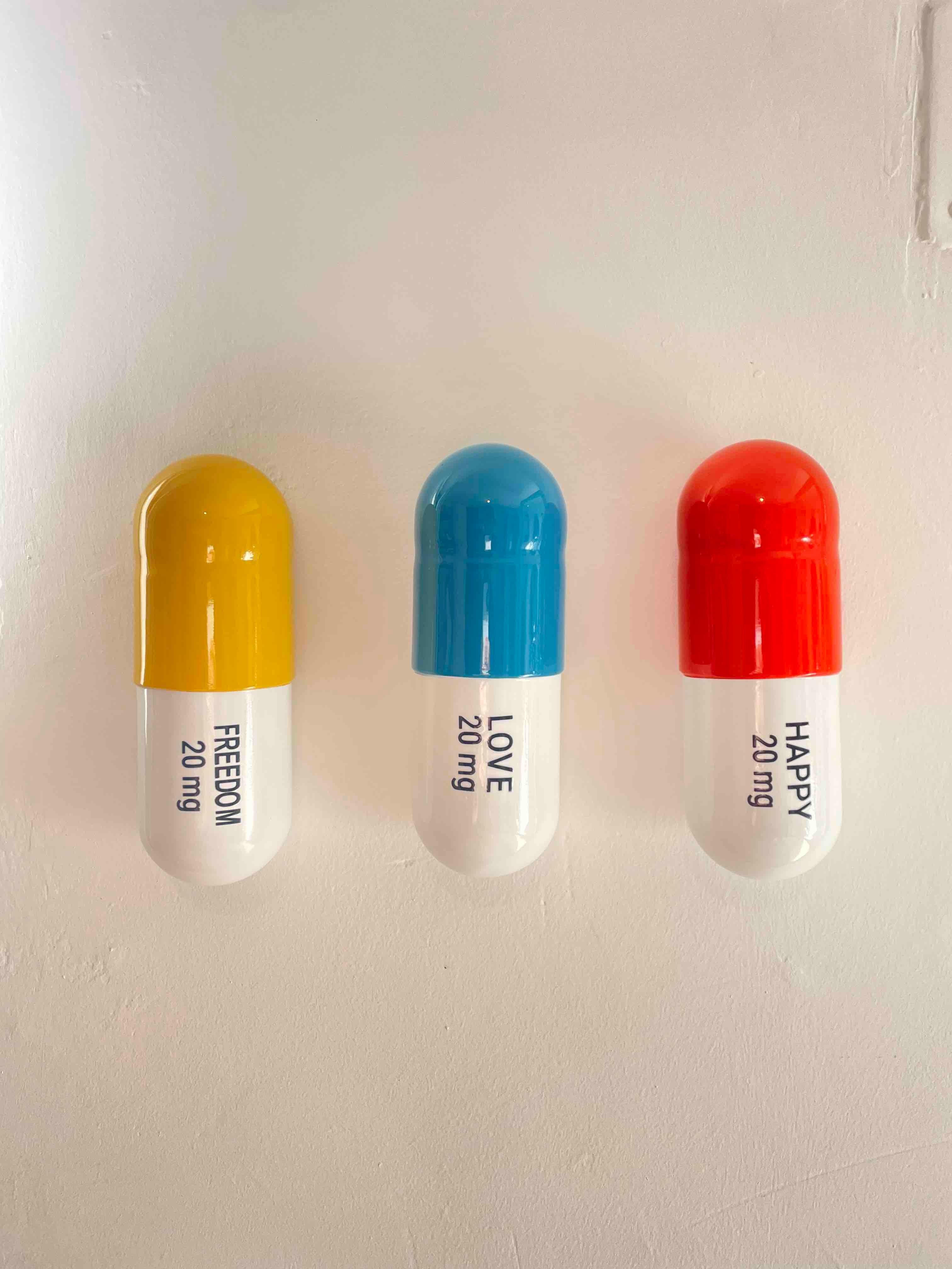 Tal Nehoray Still-Life Sculpture - 20 MG Happy pill Combo (blue, yellow and orange) - figurative sculpture