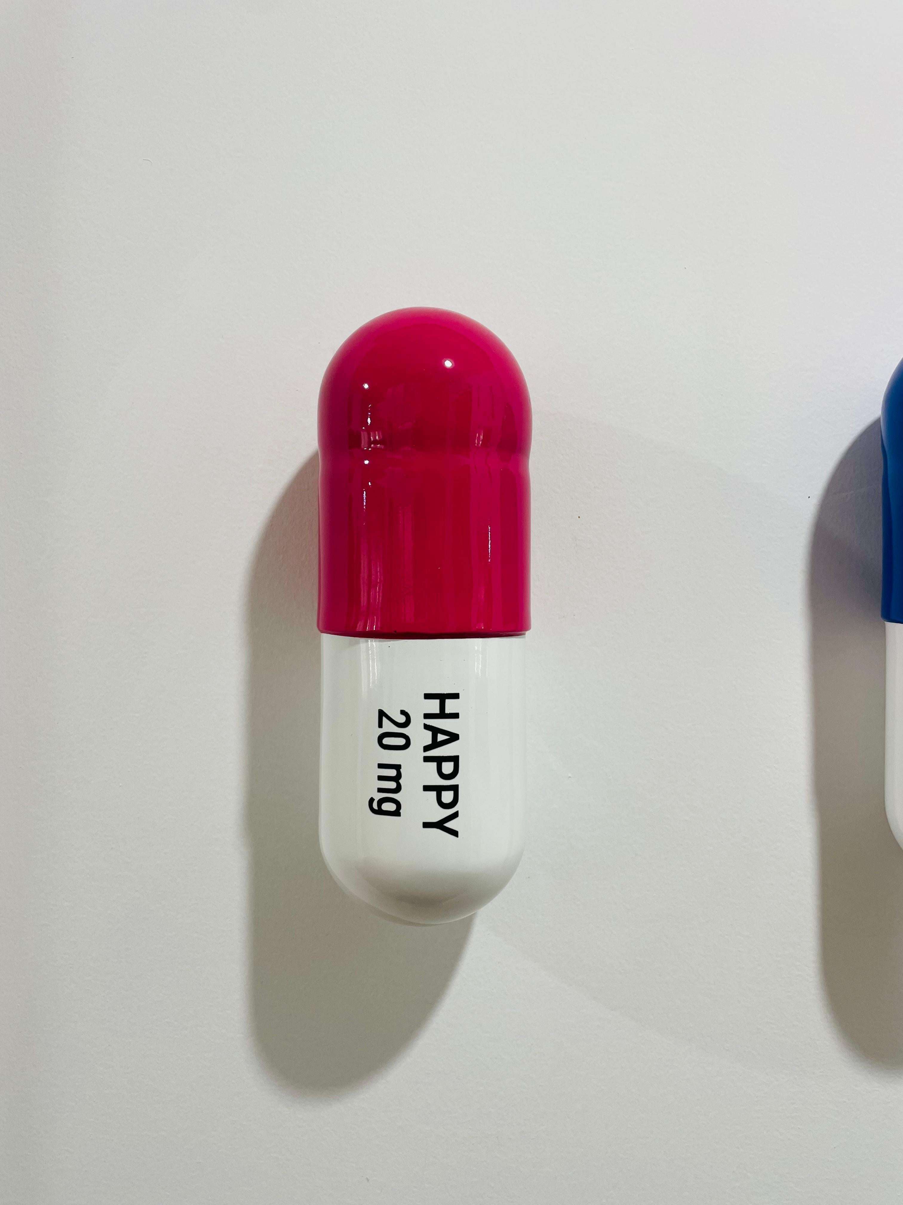 20 MG Píldoras Happy (rosa magenta, azul y blanco) -  escultura pop - Still-Life Sculpture Gris de Tal Nehoray