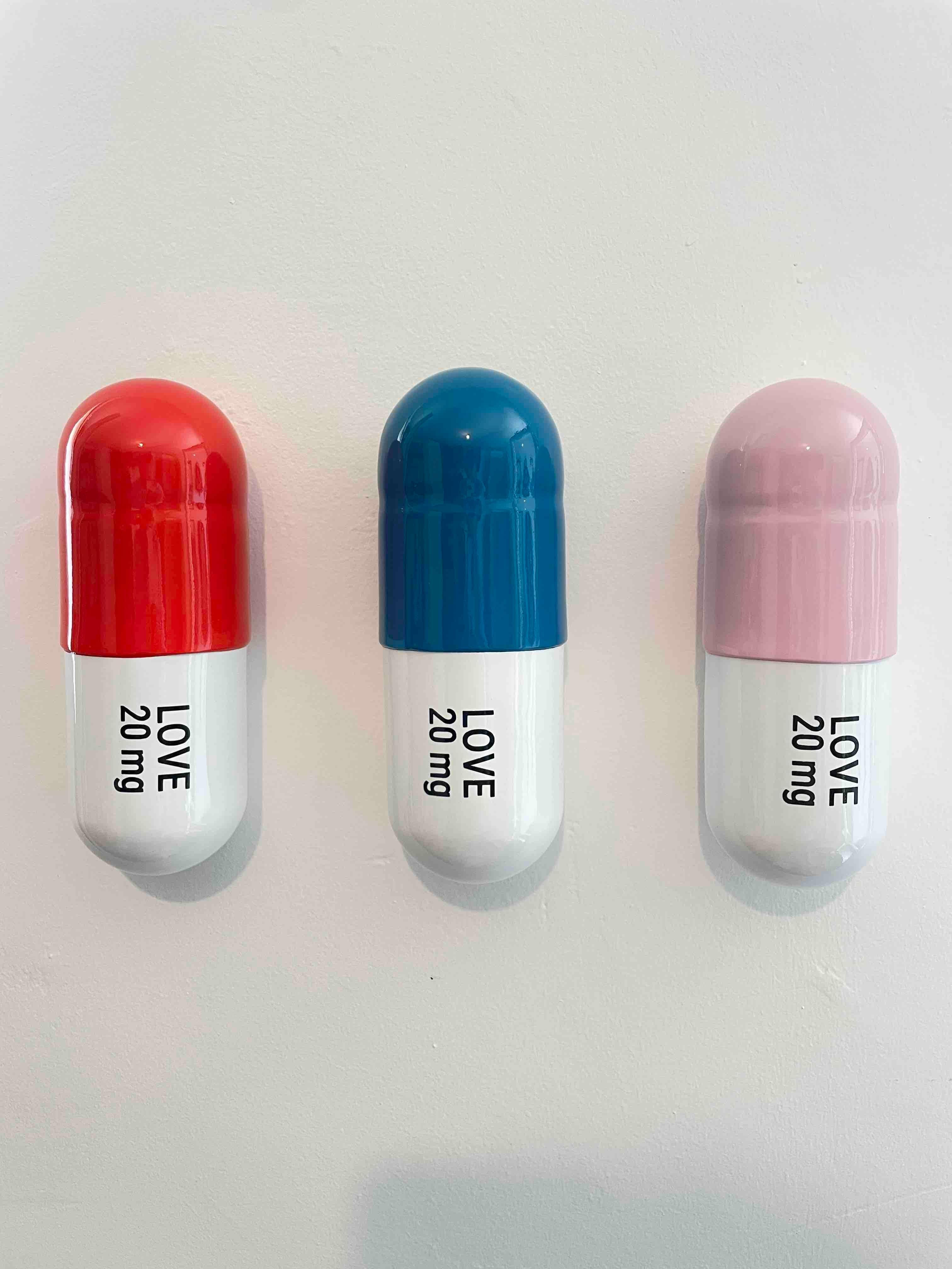 20 MG Love pill Combo (light pink, turquoise and orange) - figurative sculpture - Sculpture by Tal Nehoray