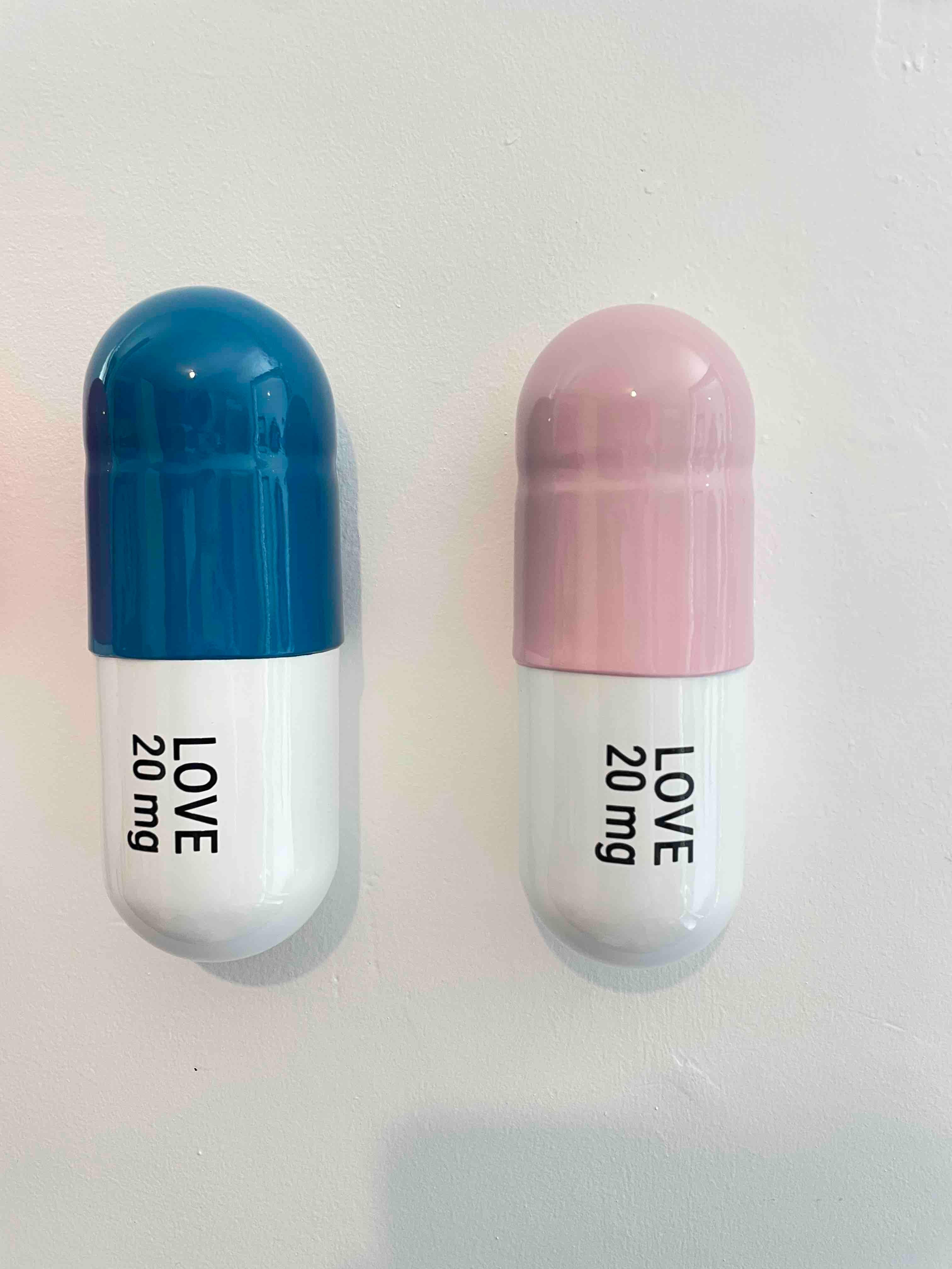 20 MG Love pill Combo (light pink, turquoise and orange) - figurative sculpture - Pop Art Sculpture by Tal Nehoray