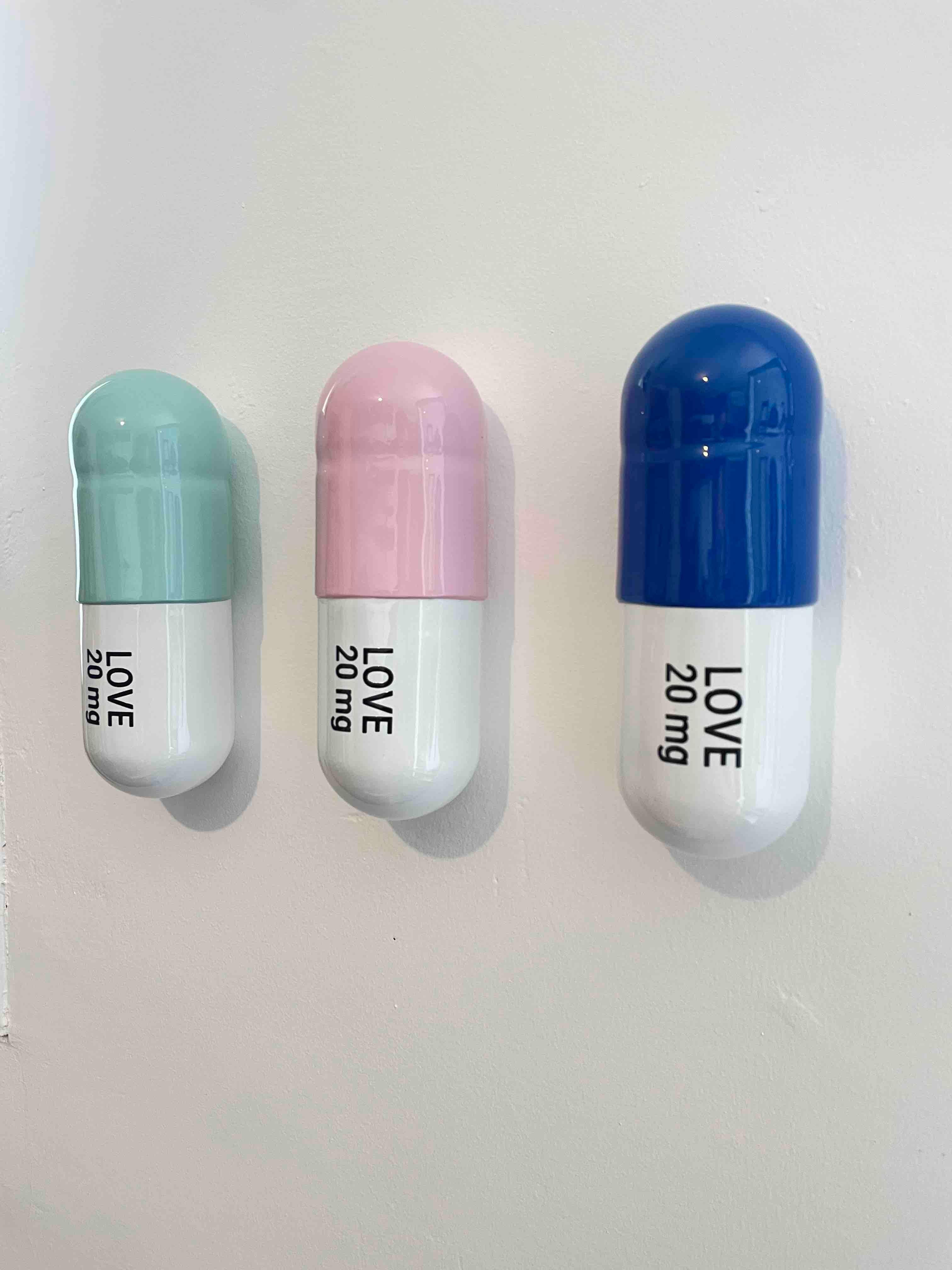 20 MG Love pill Combo (mint green, blue and light pink) - figurative sculpture - Sculpture by Tal Nehoray
