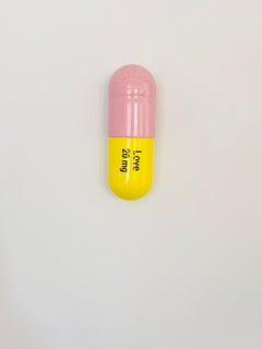 20 mg Love pill (Pink and yellow) - figurative pop sculpture