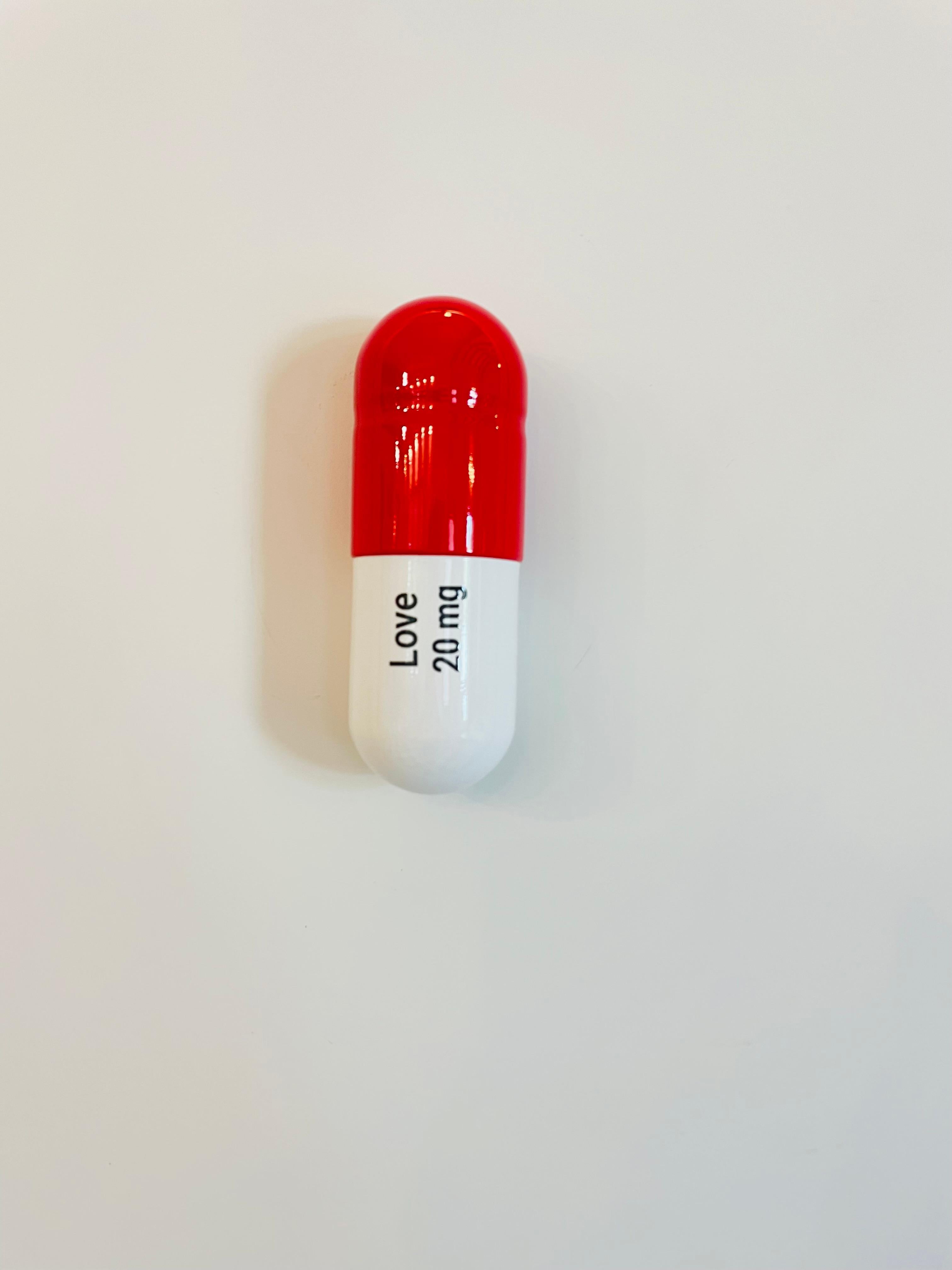 Tal Nehoray Figurative Sculpture - 20 mg Love pill (Red and white) - figurative pop sculpture