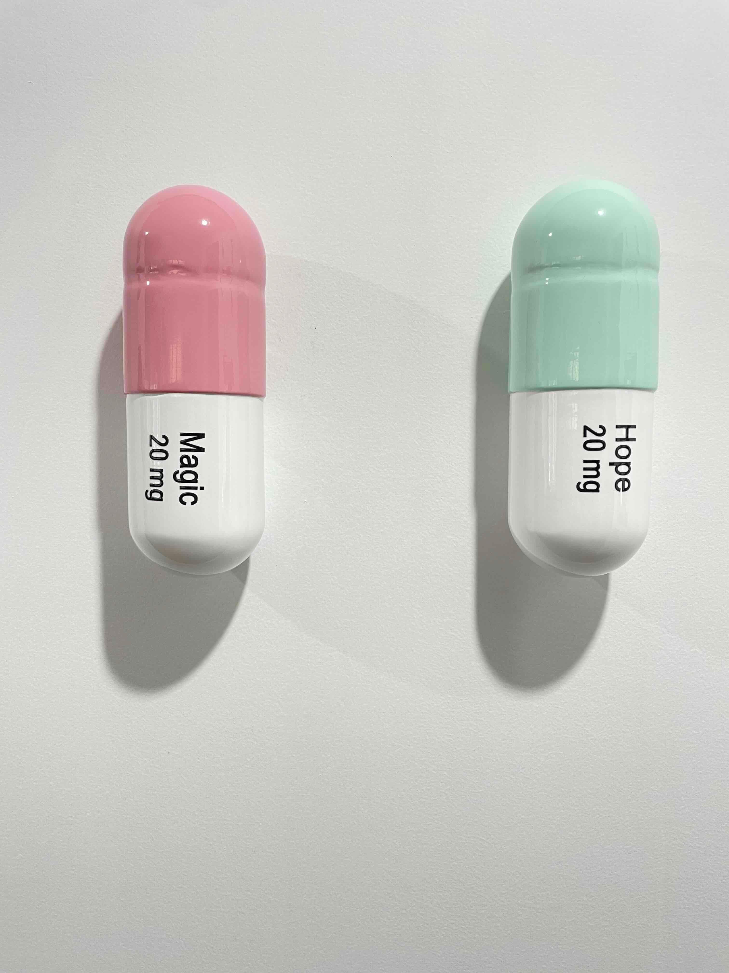 20 MG Pastilla mágica Hope Combo (rosa claro, verde menta) - escultura figurativa - Sculpture de Tal Nehoray