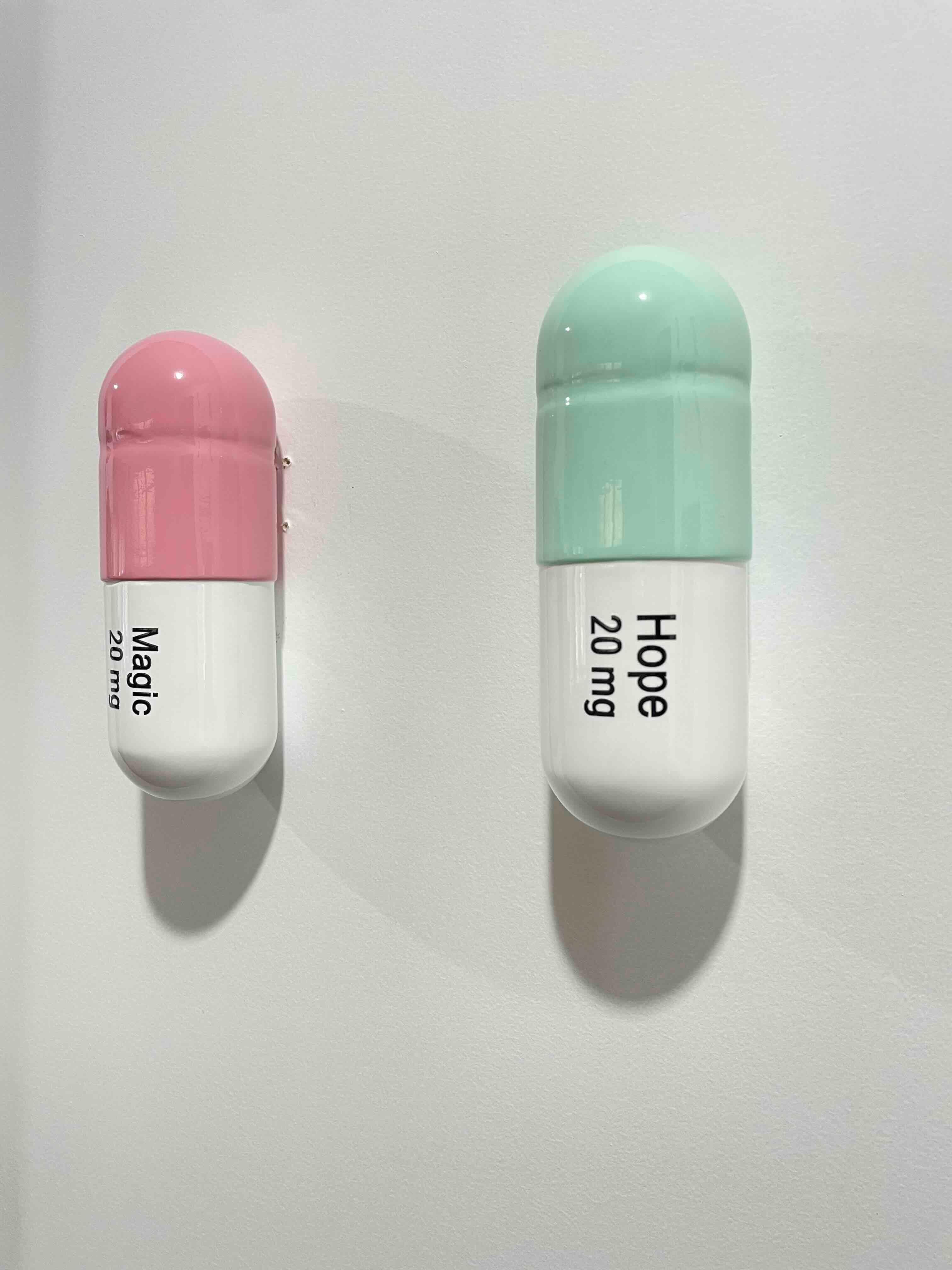 20 MG Pastilla mágica Hope Combo (rosa claro, verde menta) - escultura figurativa - Sculpture Arte pop de Tal Nehoray