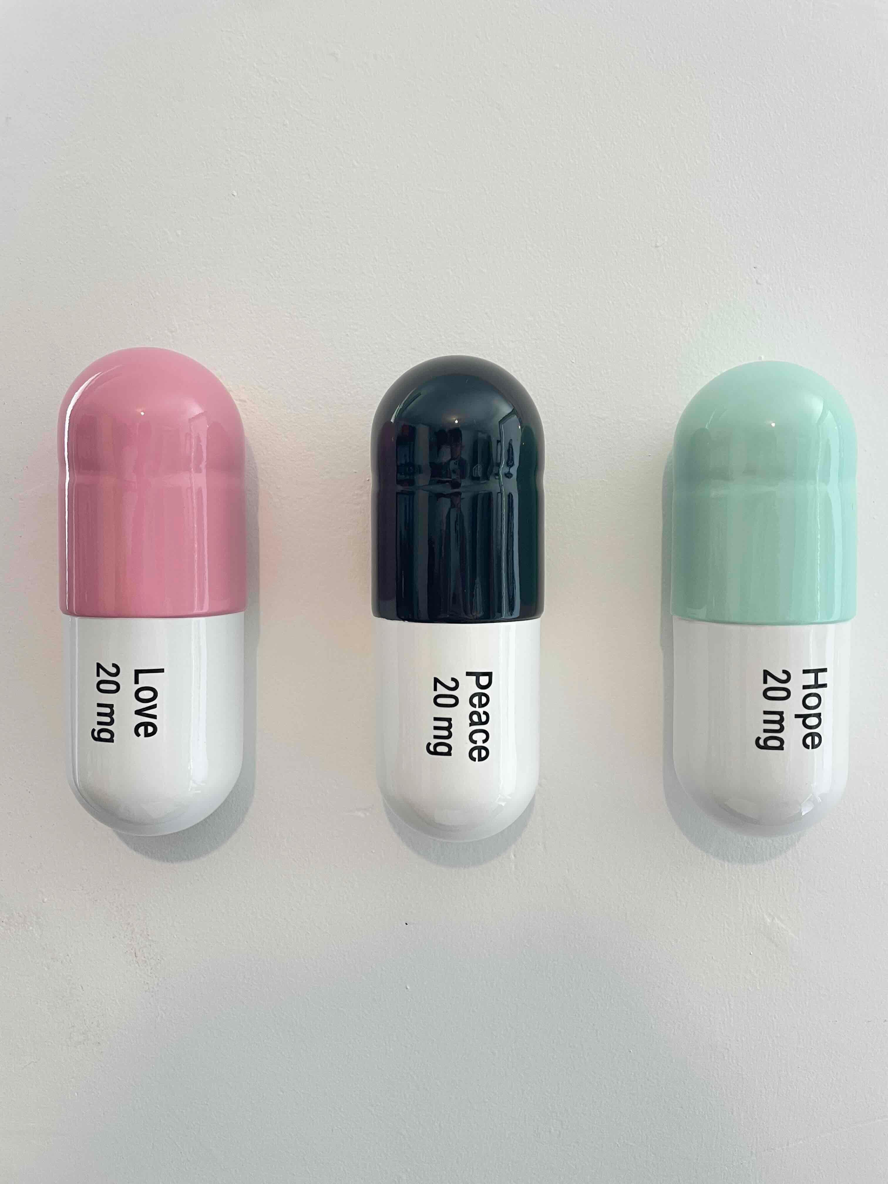 20 MG Pillole Peace, Love, Hope Combo (nero, rosa, verde menta) - Sculpture di Tal Nehoray