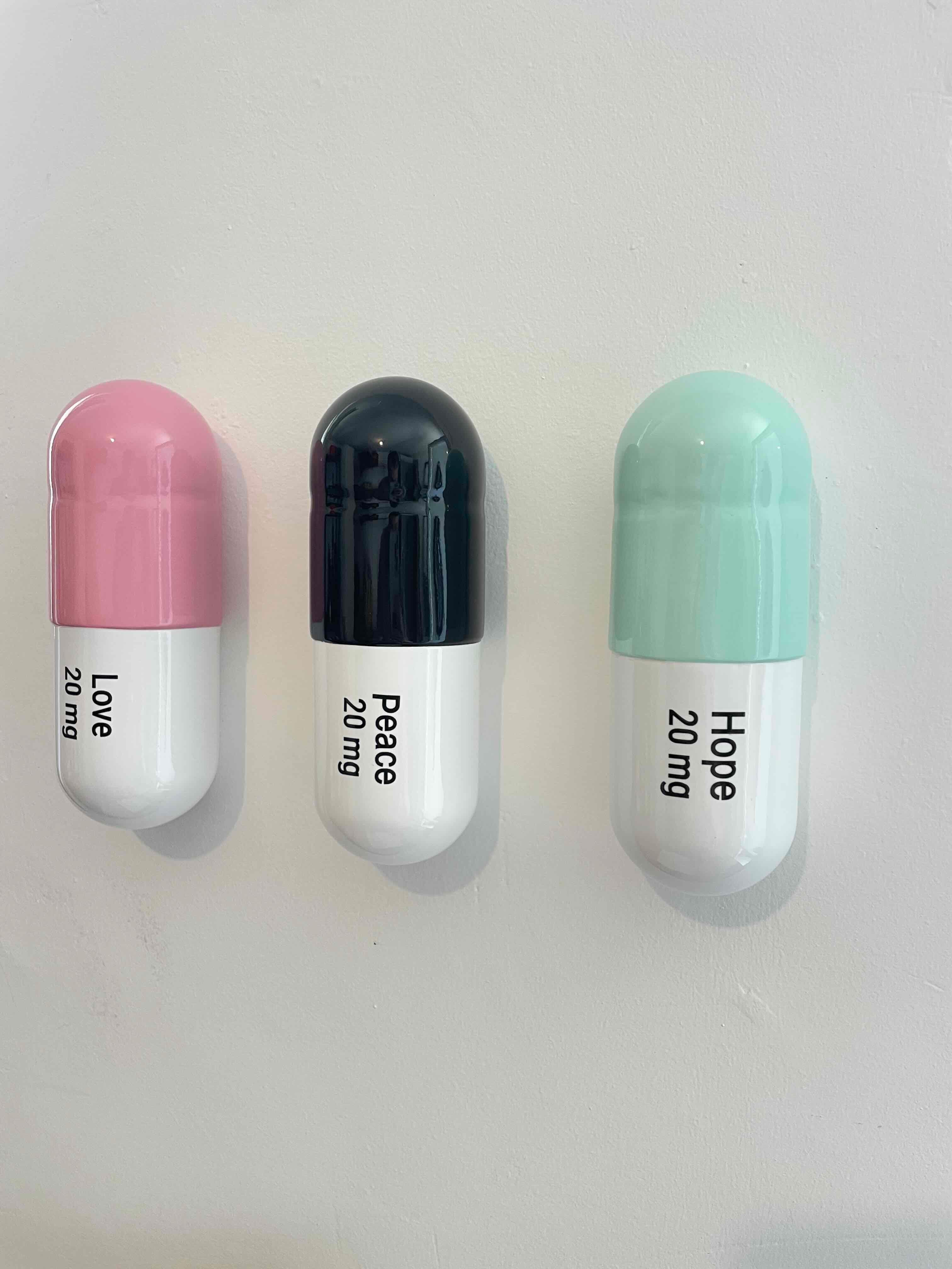 20 MG Pillole Peace, Love, Hope Combo (nero, rosa, verde menta) - Sculpture Pop Art di Tal Nehoray