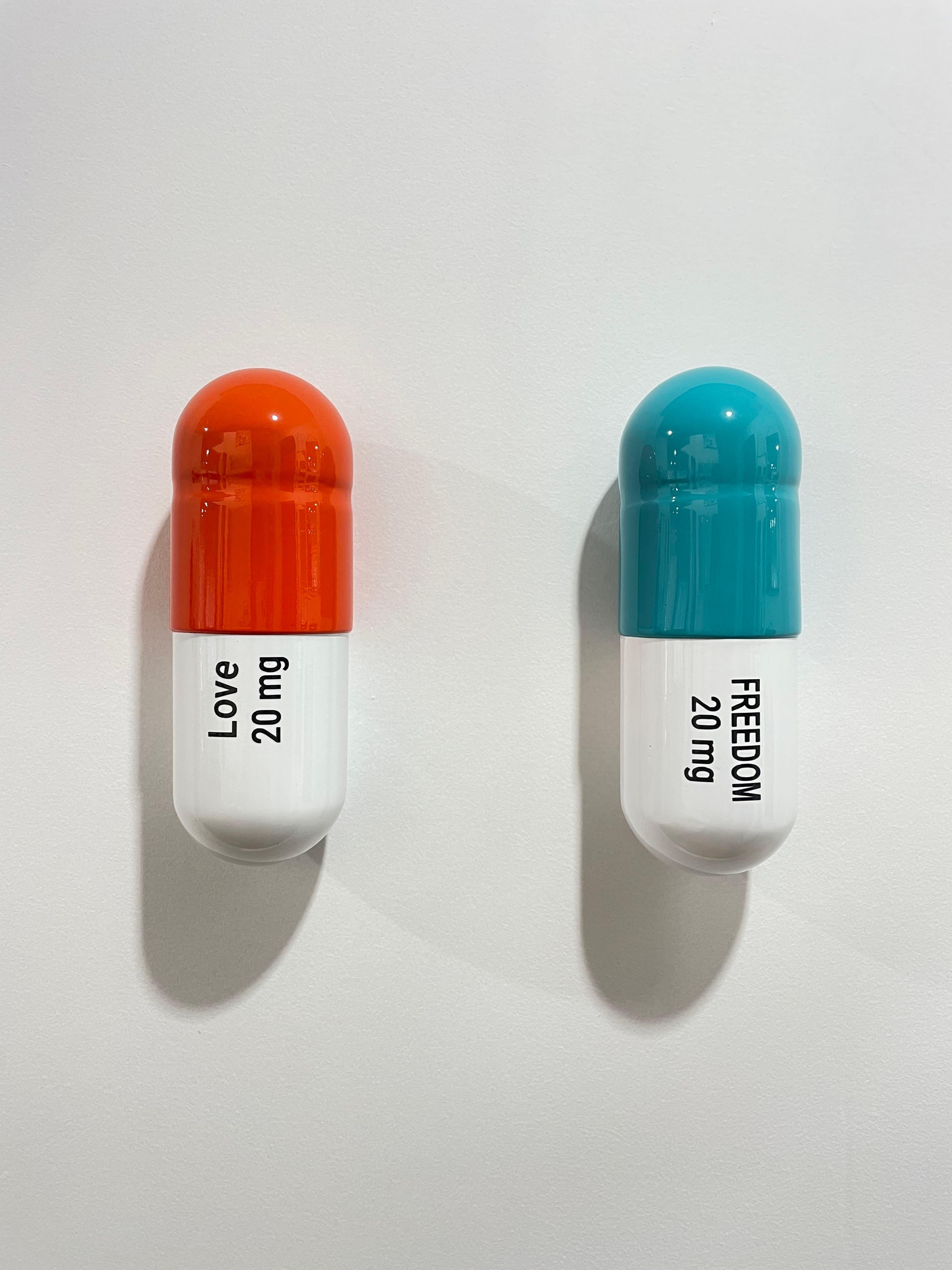 Tal Nehoray Figurative Sculpture - 20 ML Freedom Love pill Combo (Turquoise orange white) - pop sculpture