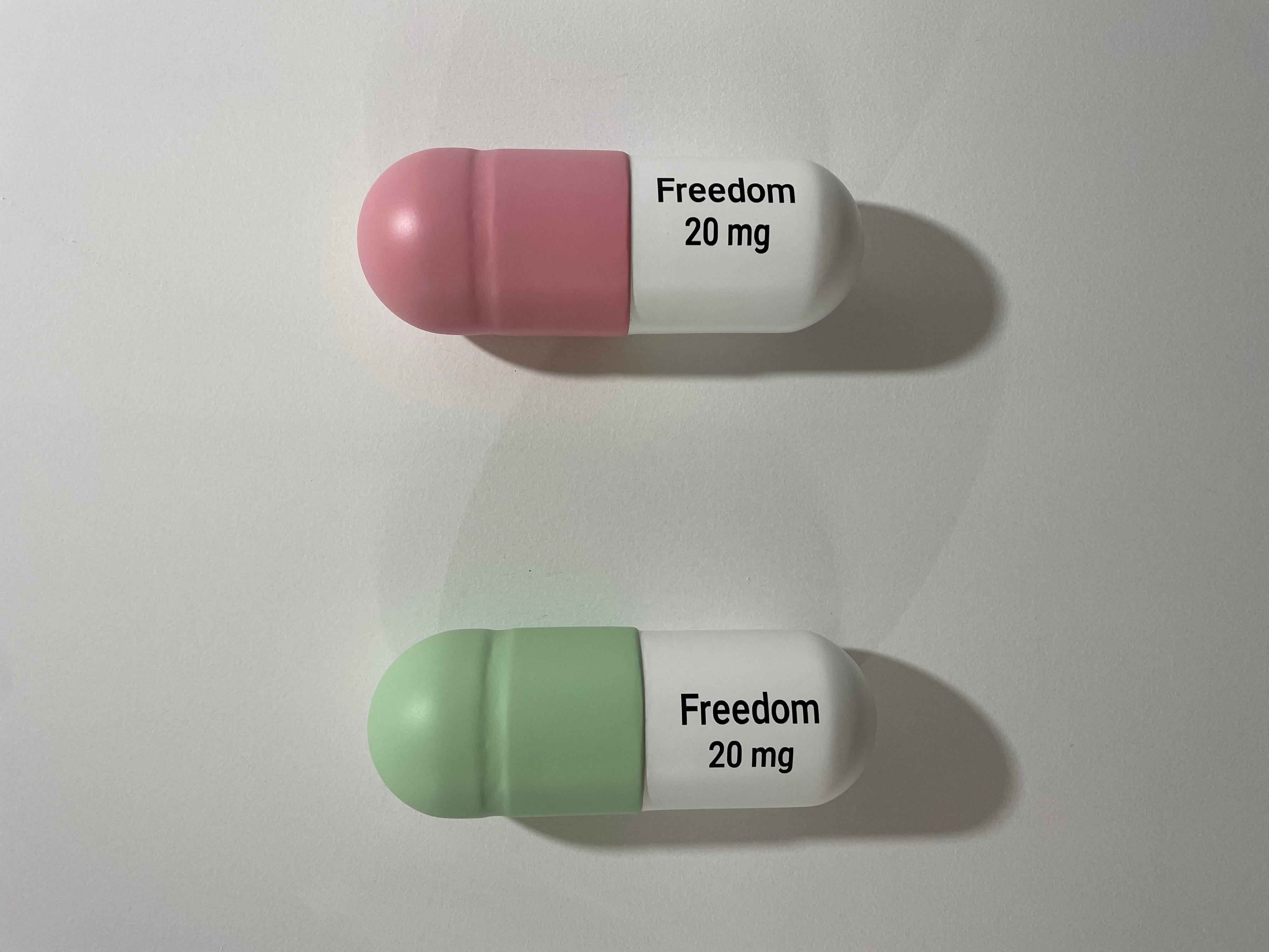20 ML Freedom Matte pill Combo (Pink, Mint green) - figurative sculpture For Sale 2