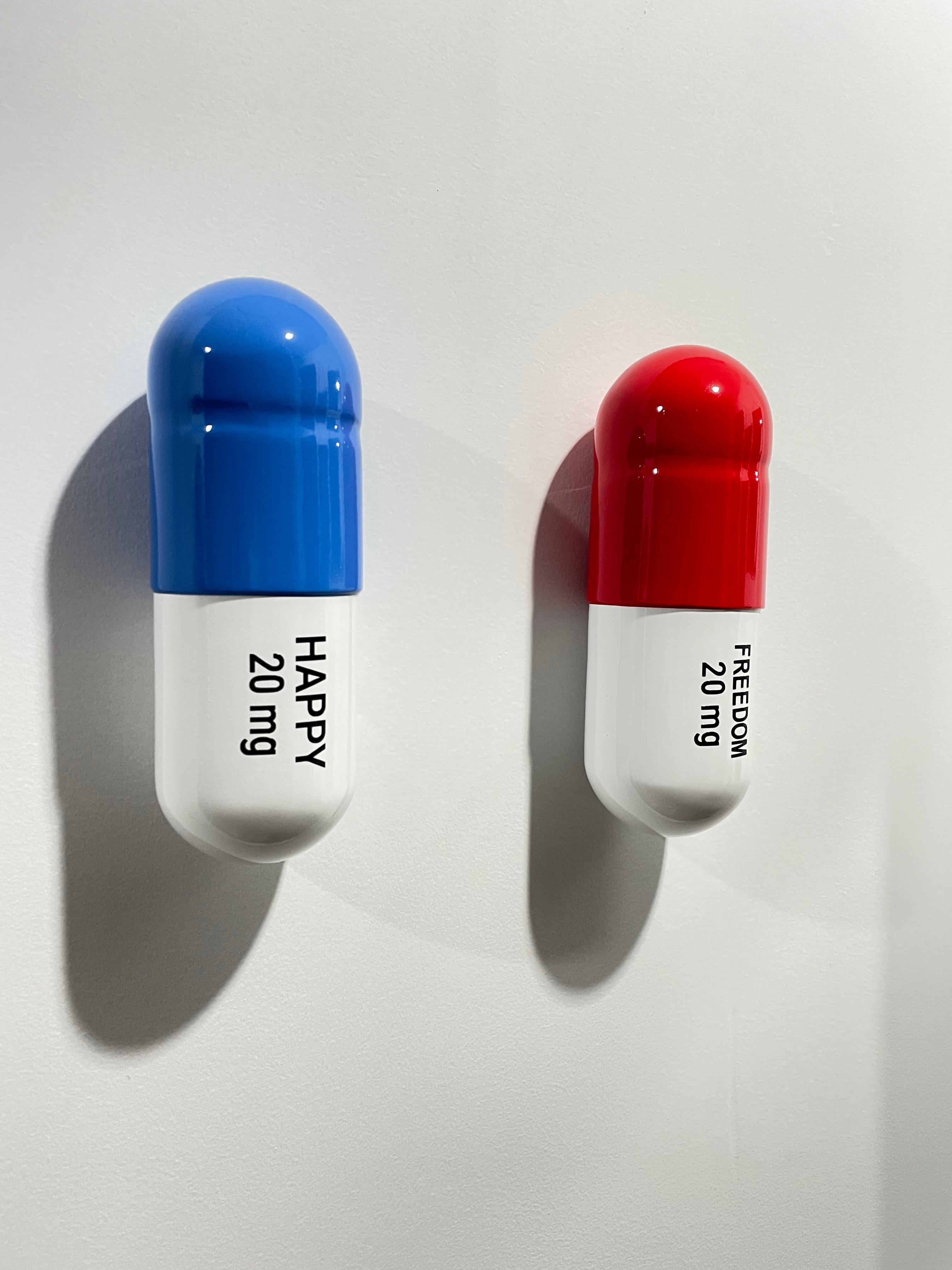 20 ML Happy freedom pill Combo (red, blue, white) - figurative sculpture - Pop Art Sculpture by Tal Nehoray