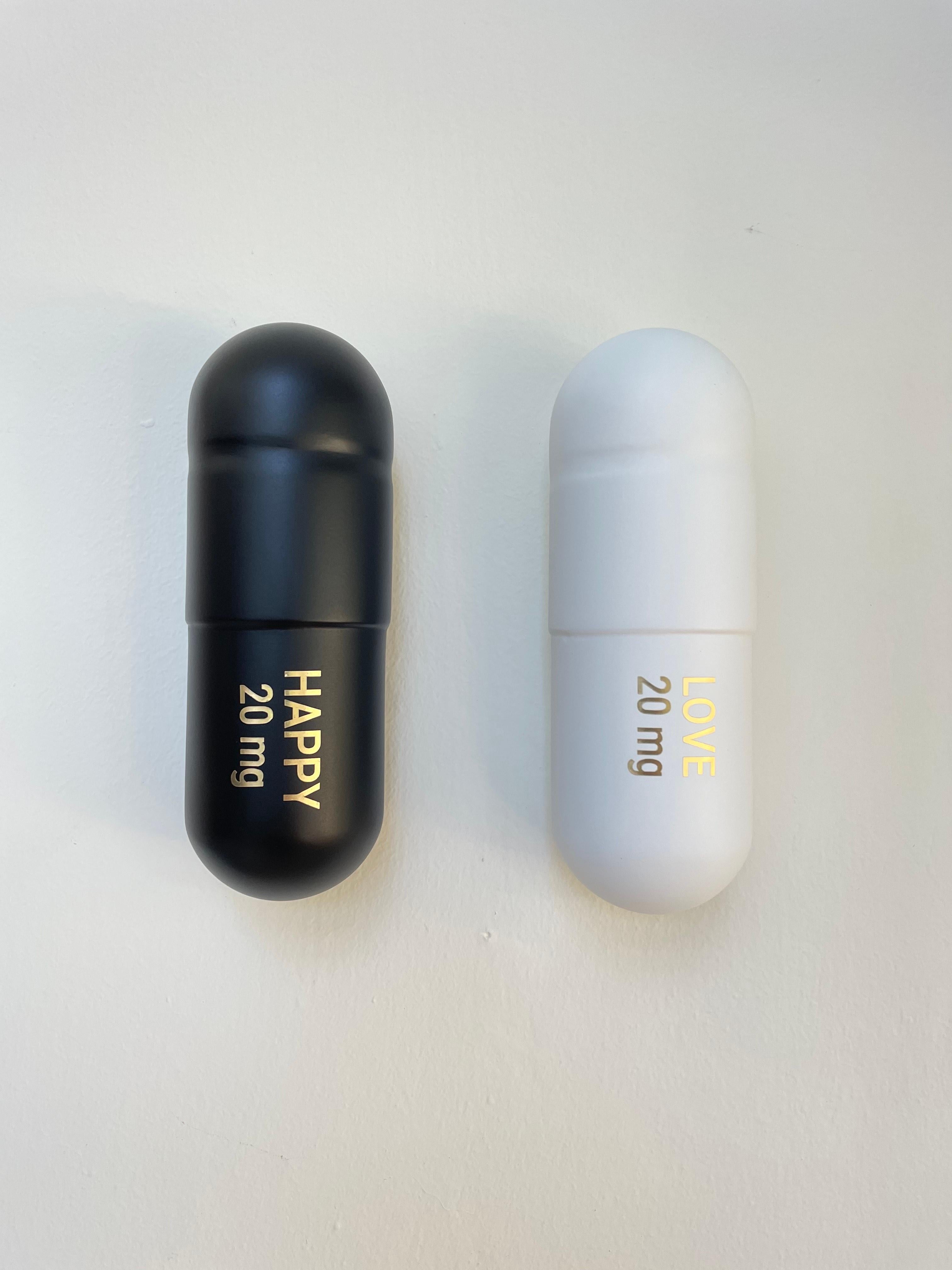 20 ML Happy Love pill Combo (black and white) - figurative sculpture - Pop Art Sculpture by Tal Nehoray
